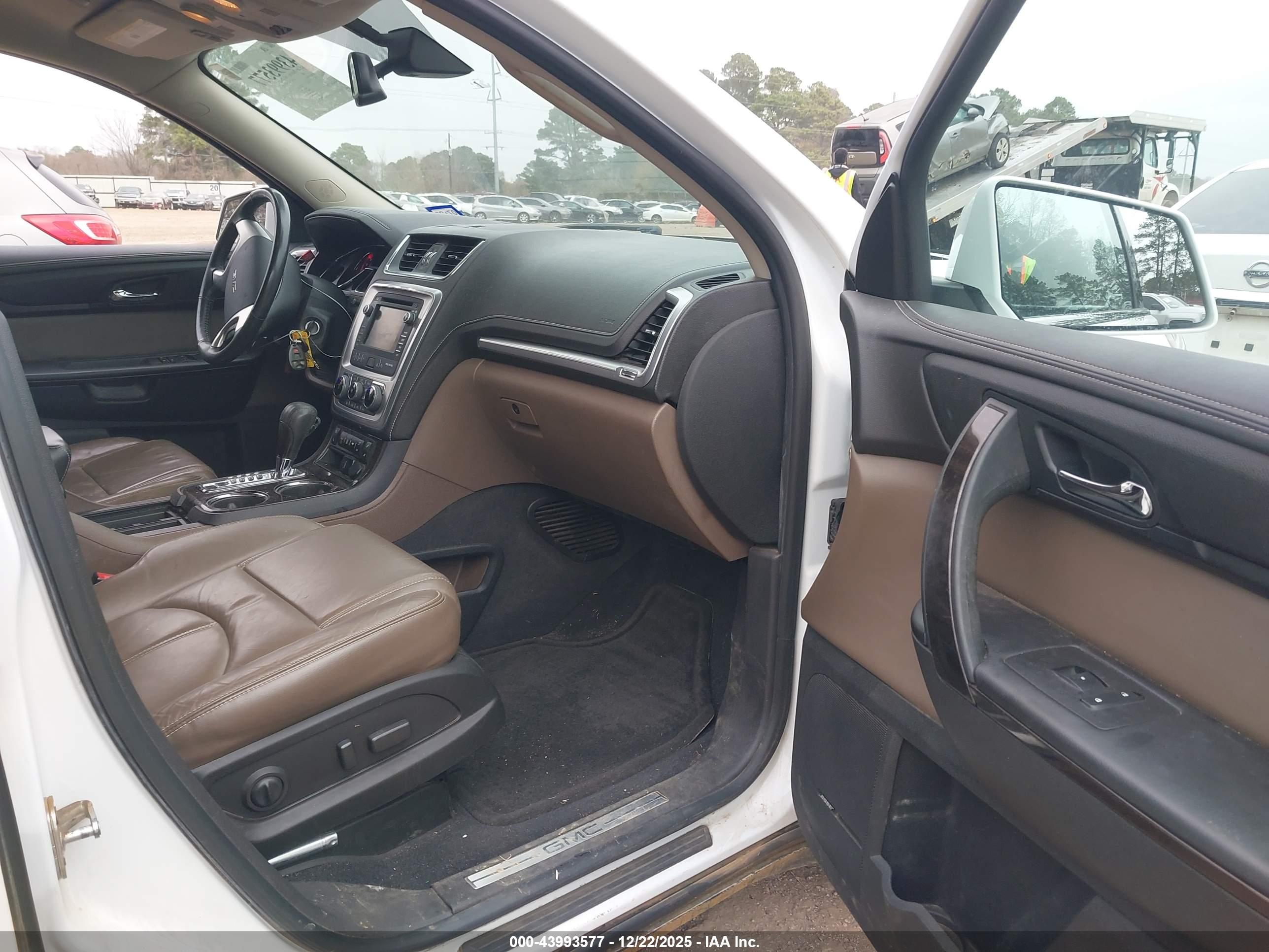 GMC ACADIA image 5