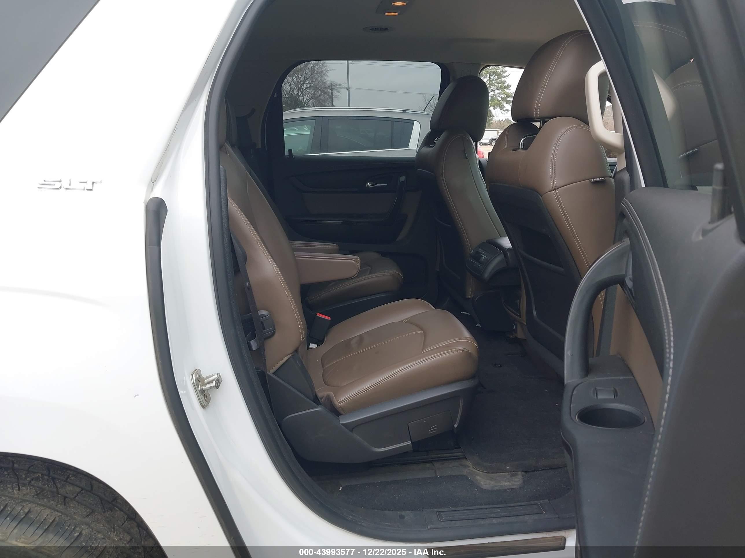 GMC ACADIA image 8