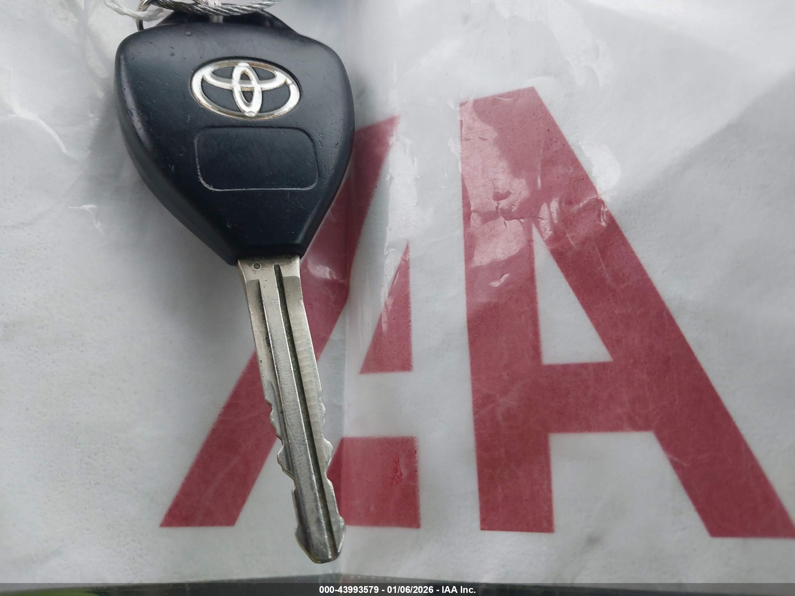 TOYOTA RAV4 image 11