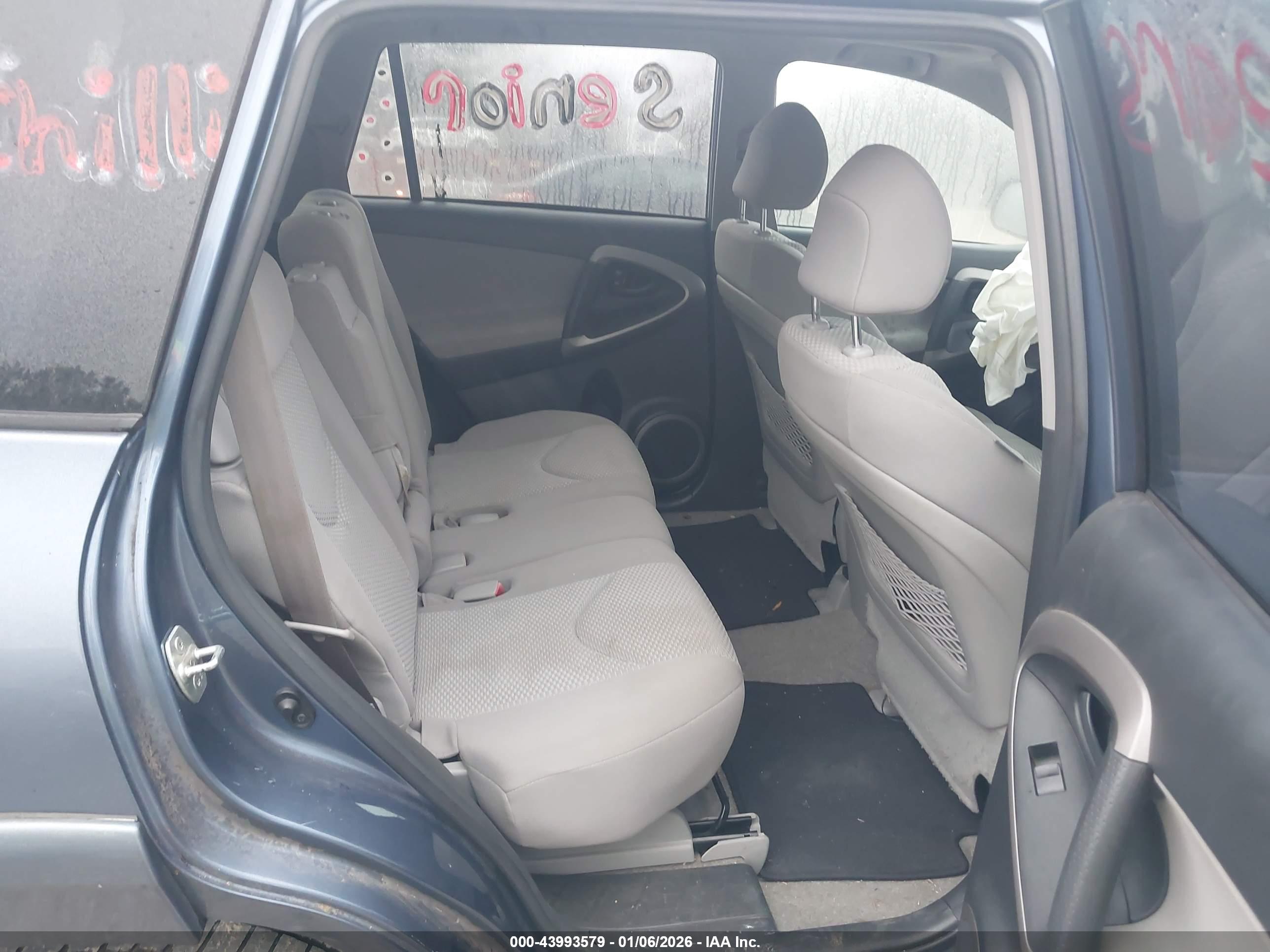 TOYOTA RAV4 image 8