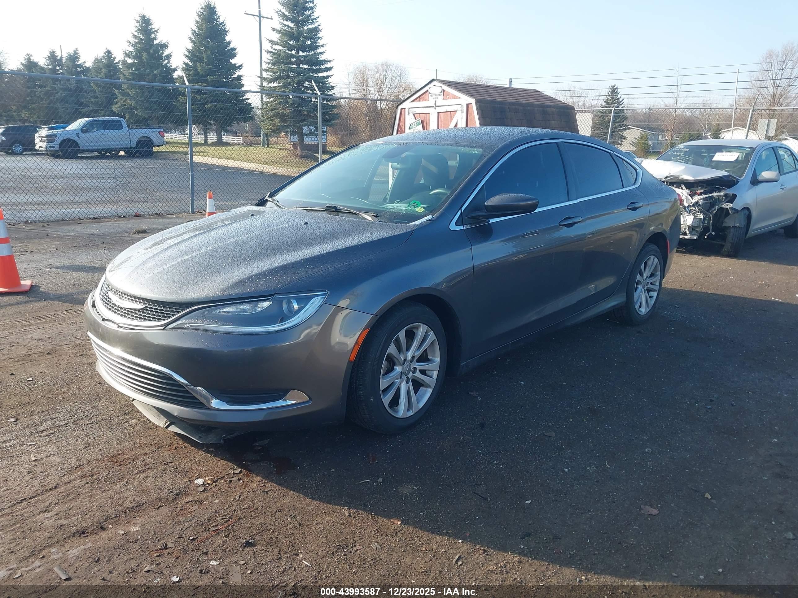 CHRYSLER 200 image 2