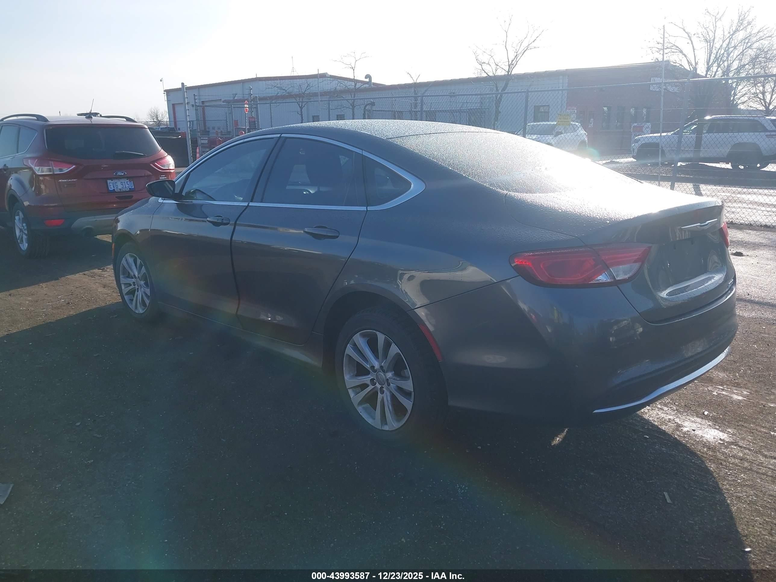 CHRYSLER 200 image 3