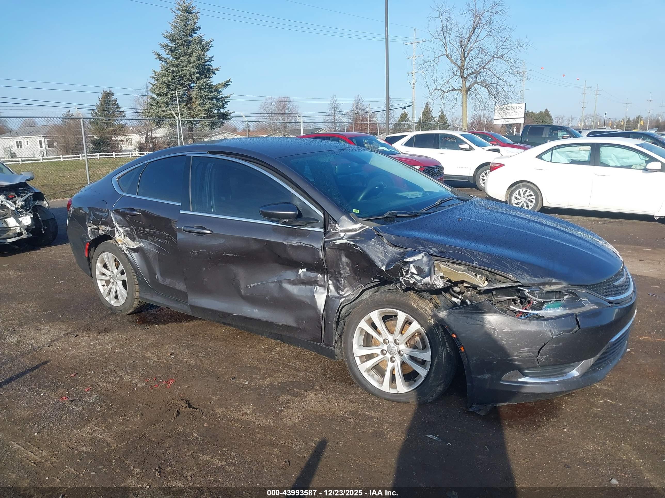 CHRYSLER 200 image 6