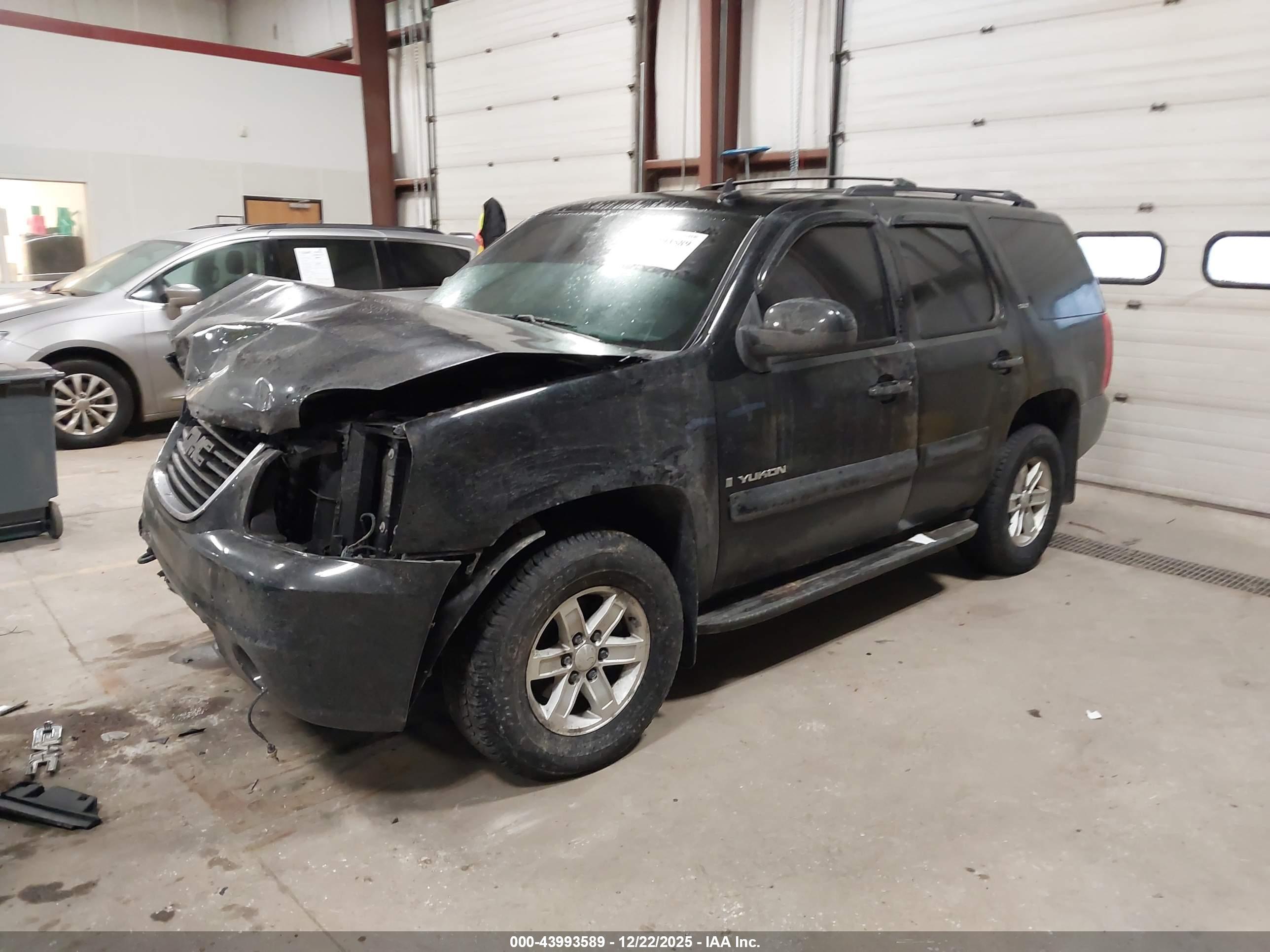GMC YUKON image 2