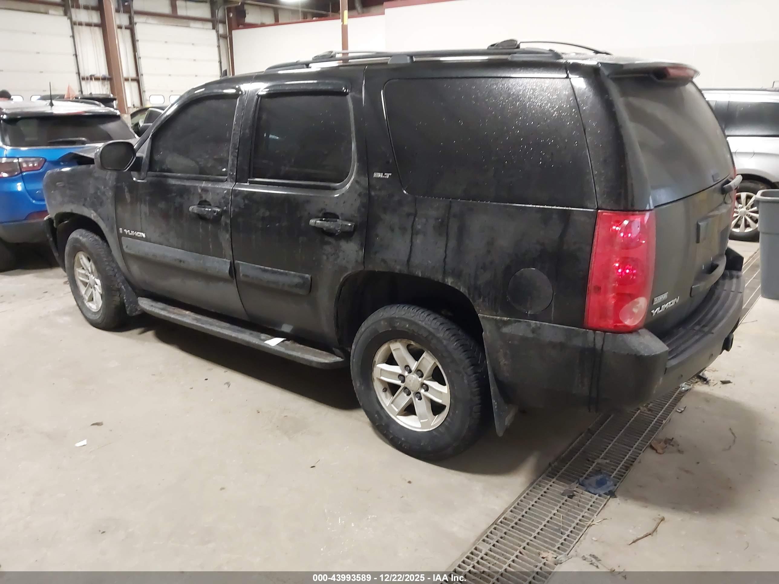 GMC YUKON image 3