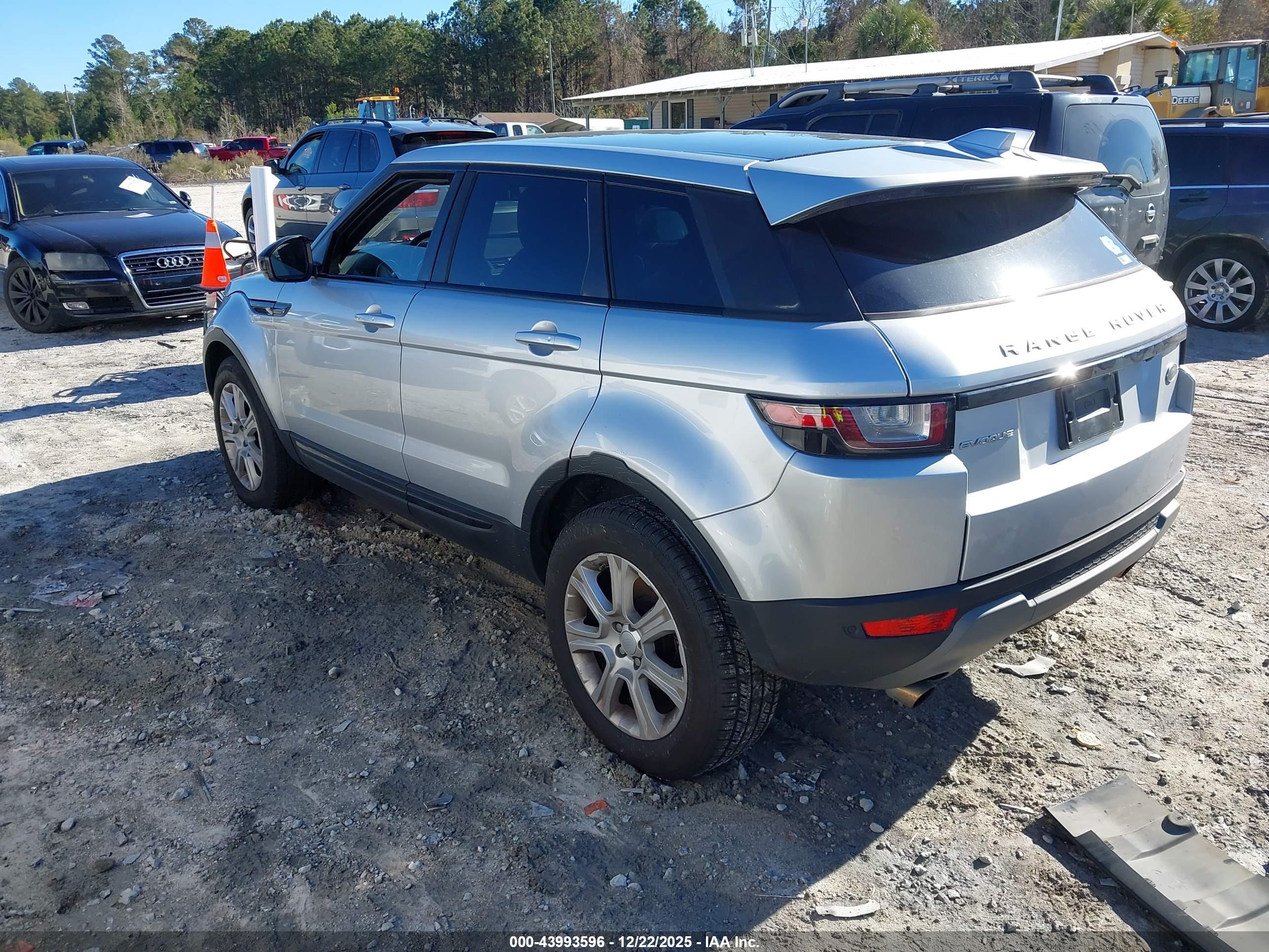 LAND ROVER image 3
