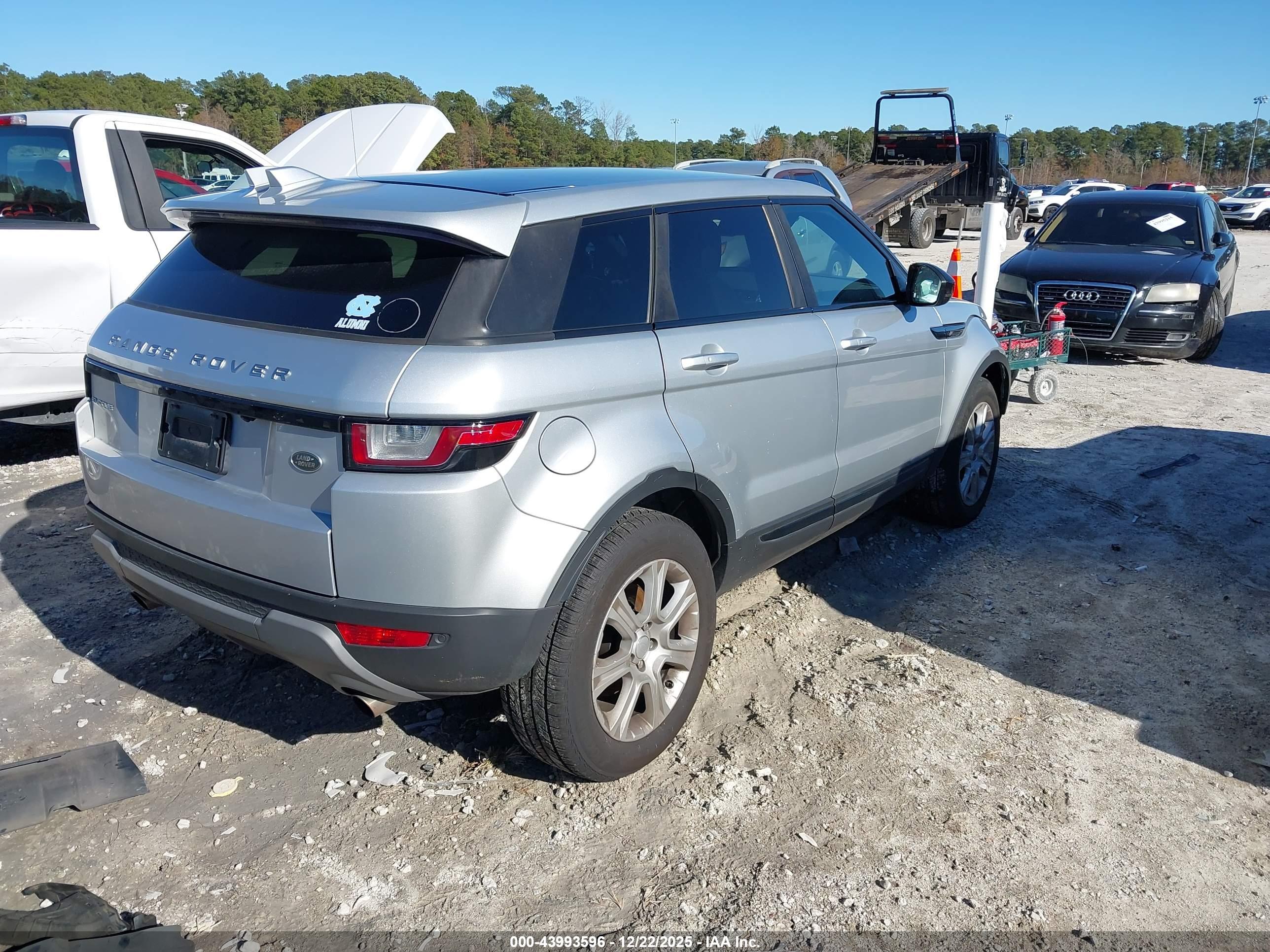 LAND ROVER image 4