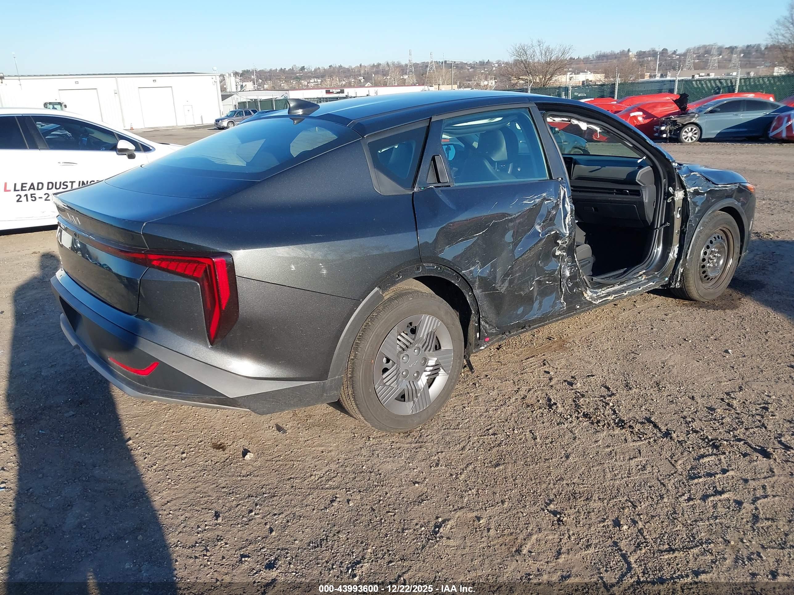 KIA K4 image 4