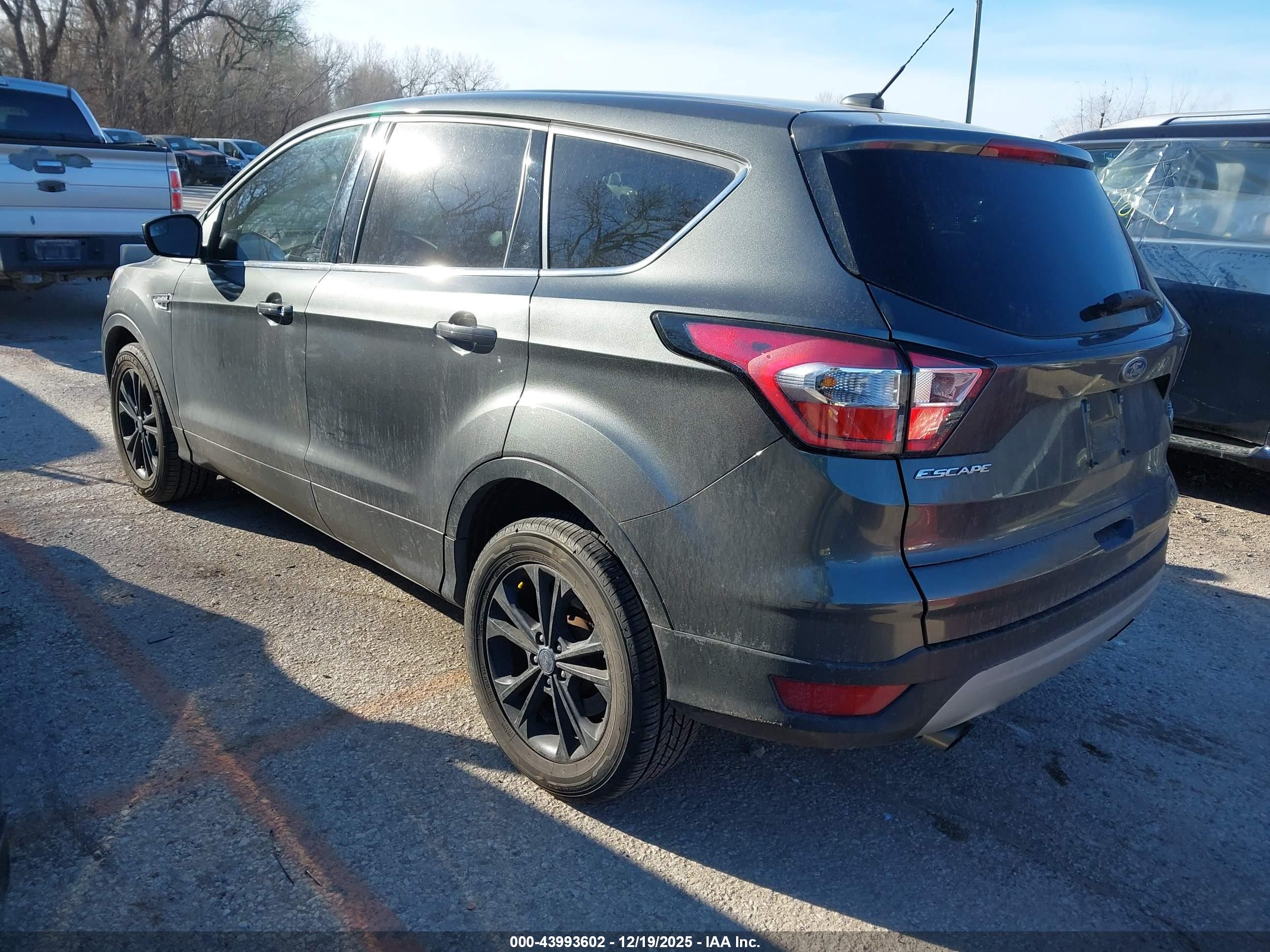 FORD ESCAPE image 3