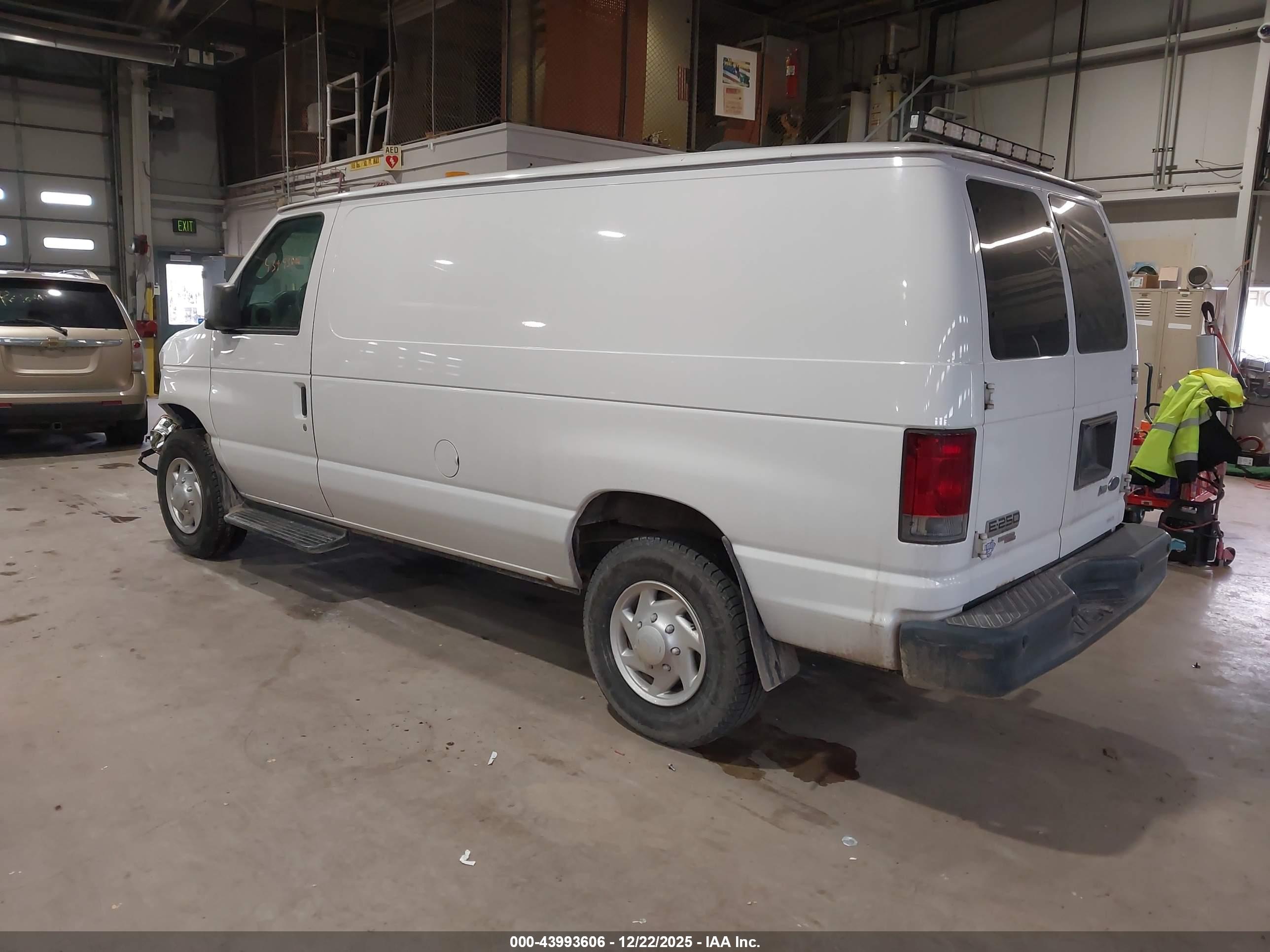 FORD E-250 image 3