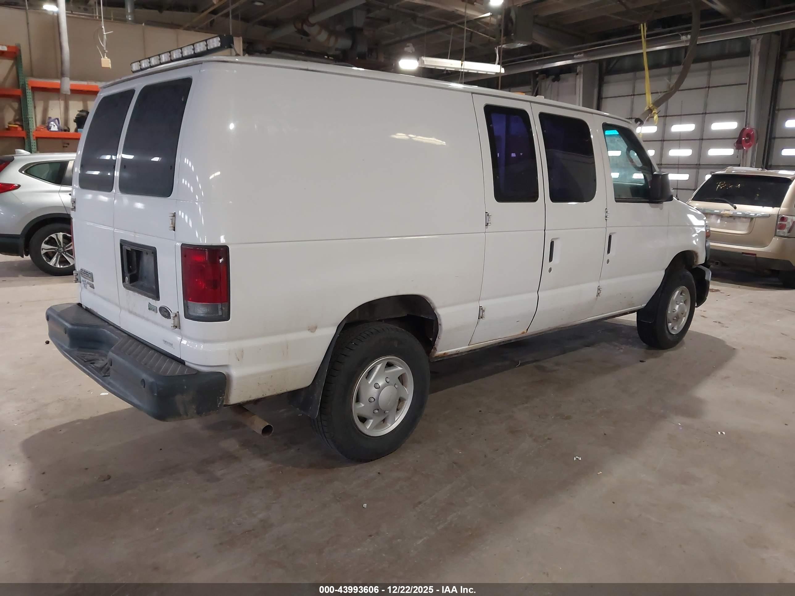FORD E-250 image 4