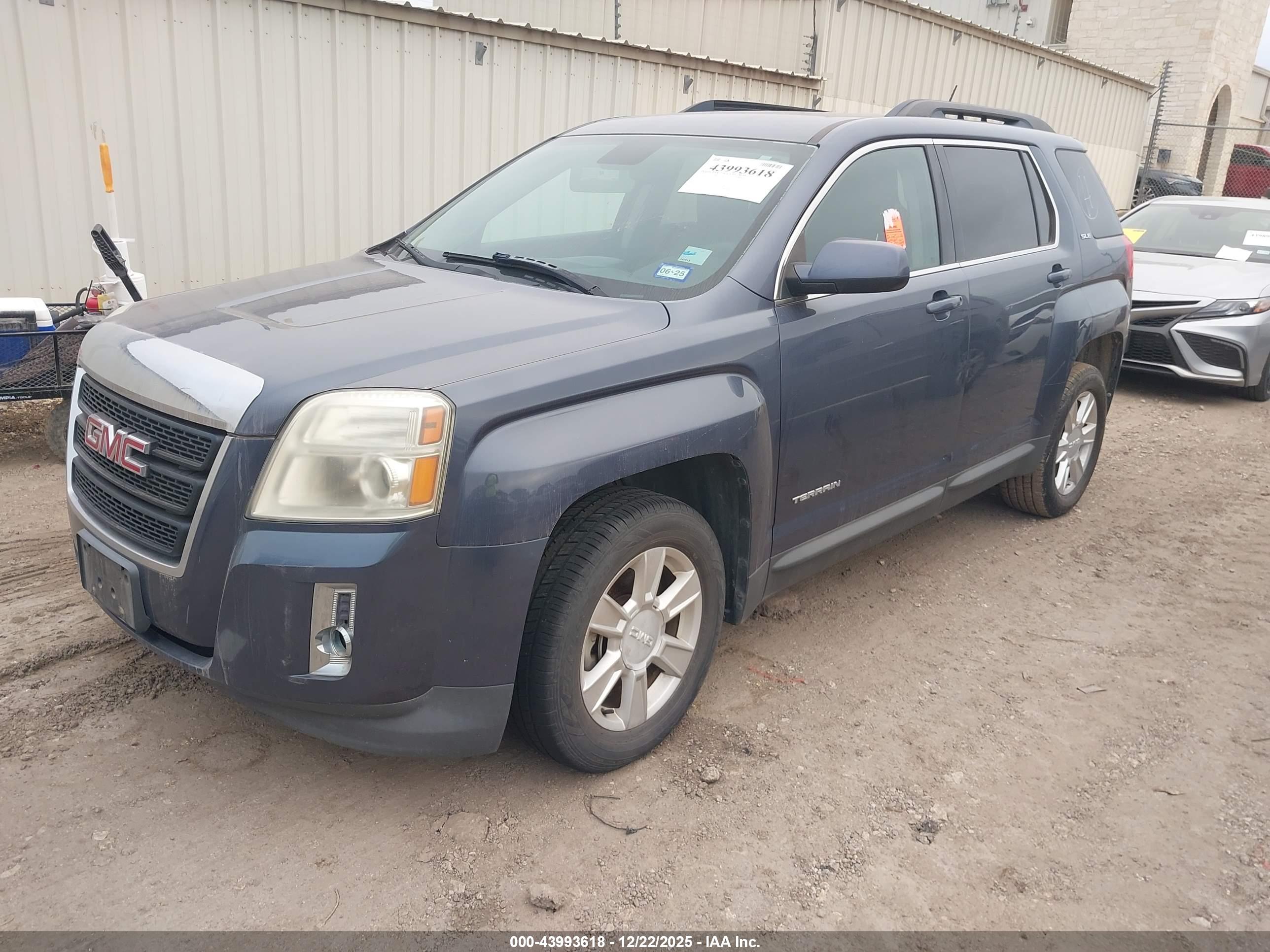 GMC TERRAIN image 2