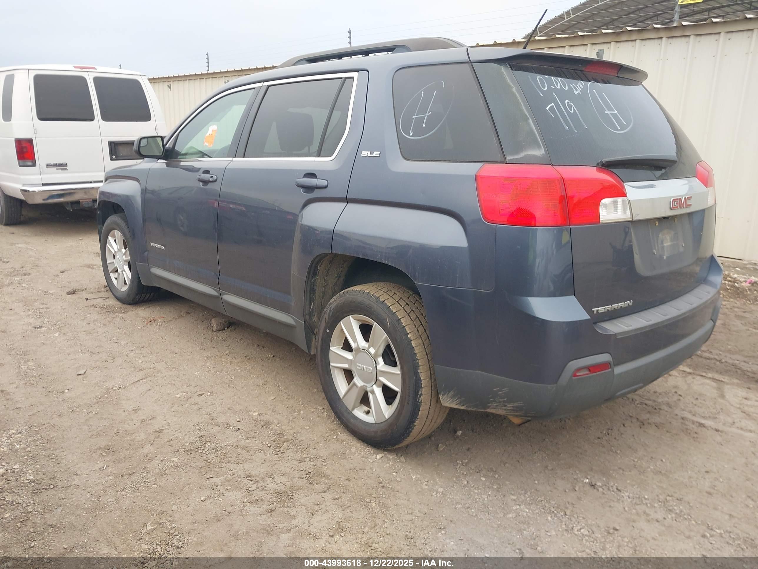 GMC TERRAIN image 3