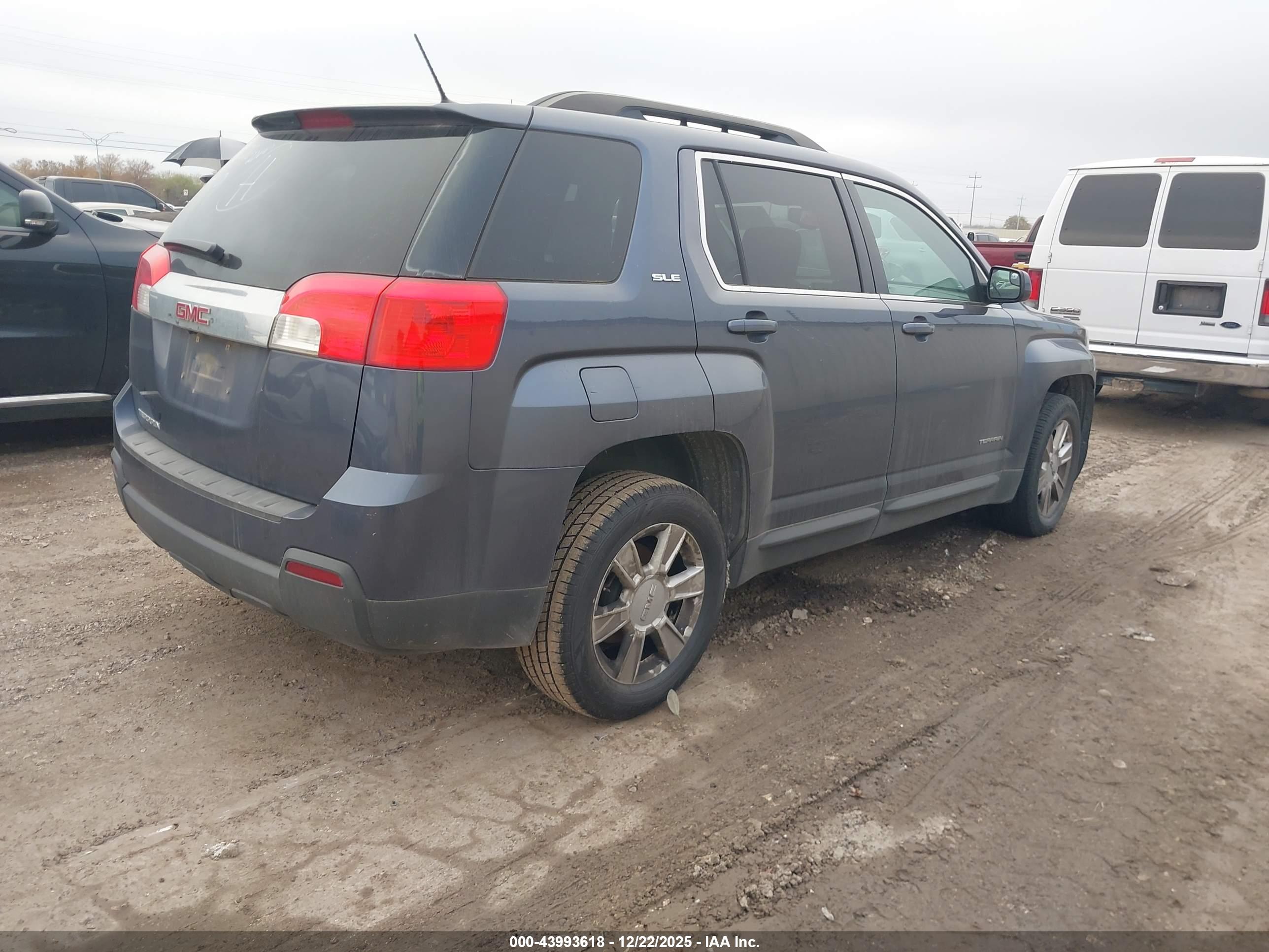 GMC TERRAIN image 4