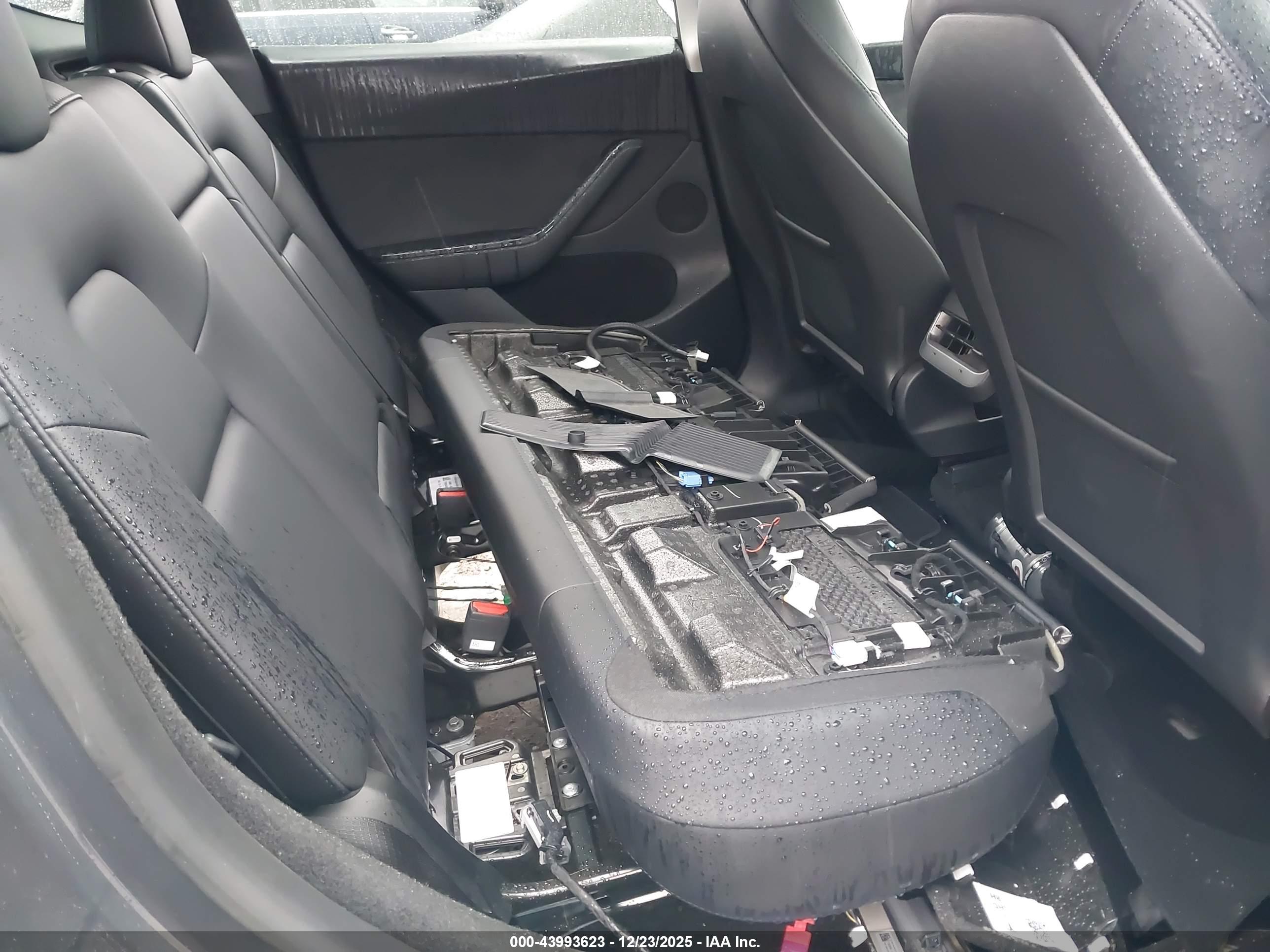 TESLA MODEL image 8