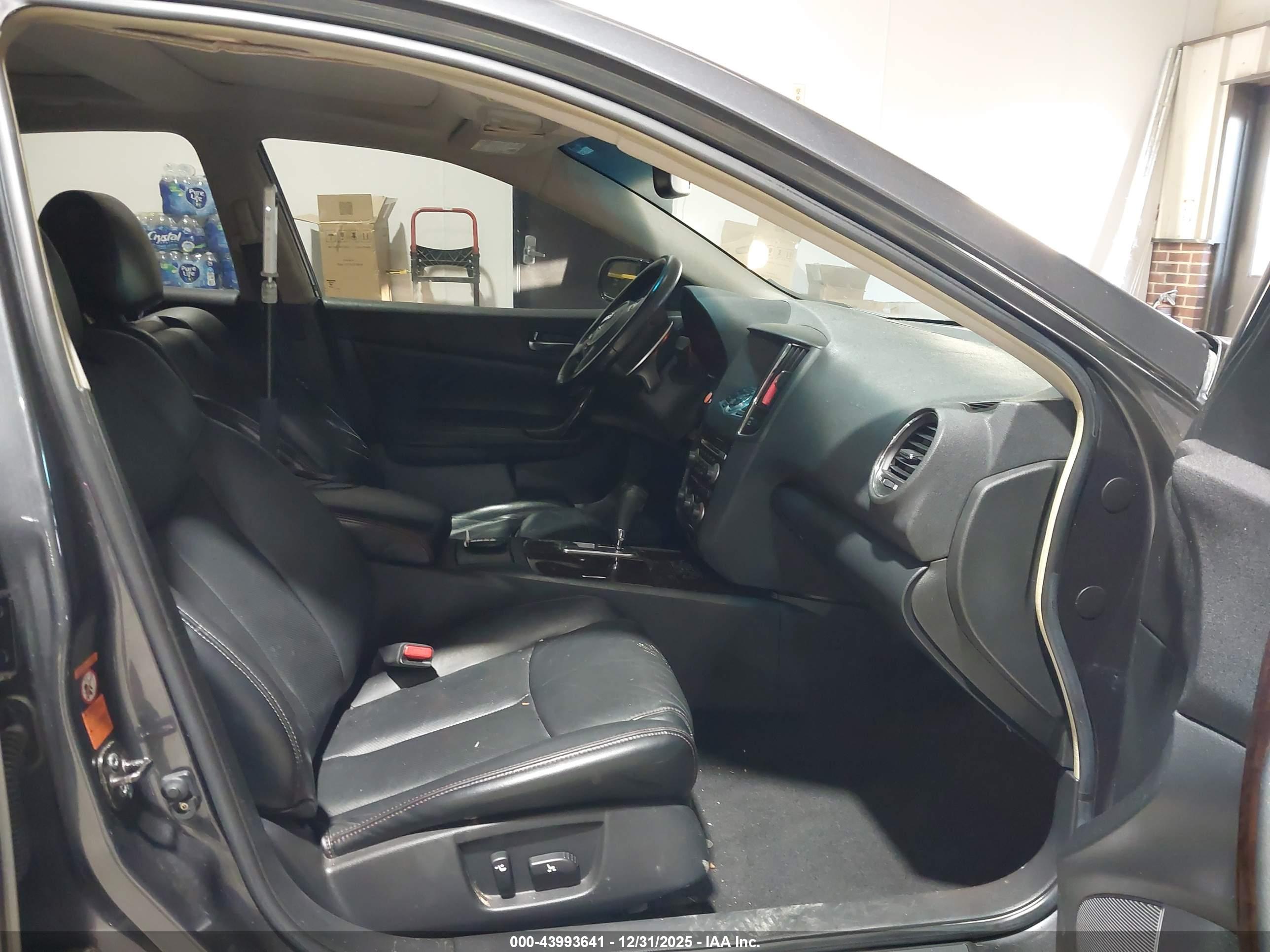 NISSAN MAXIMA image 5