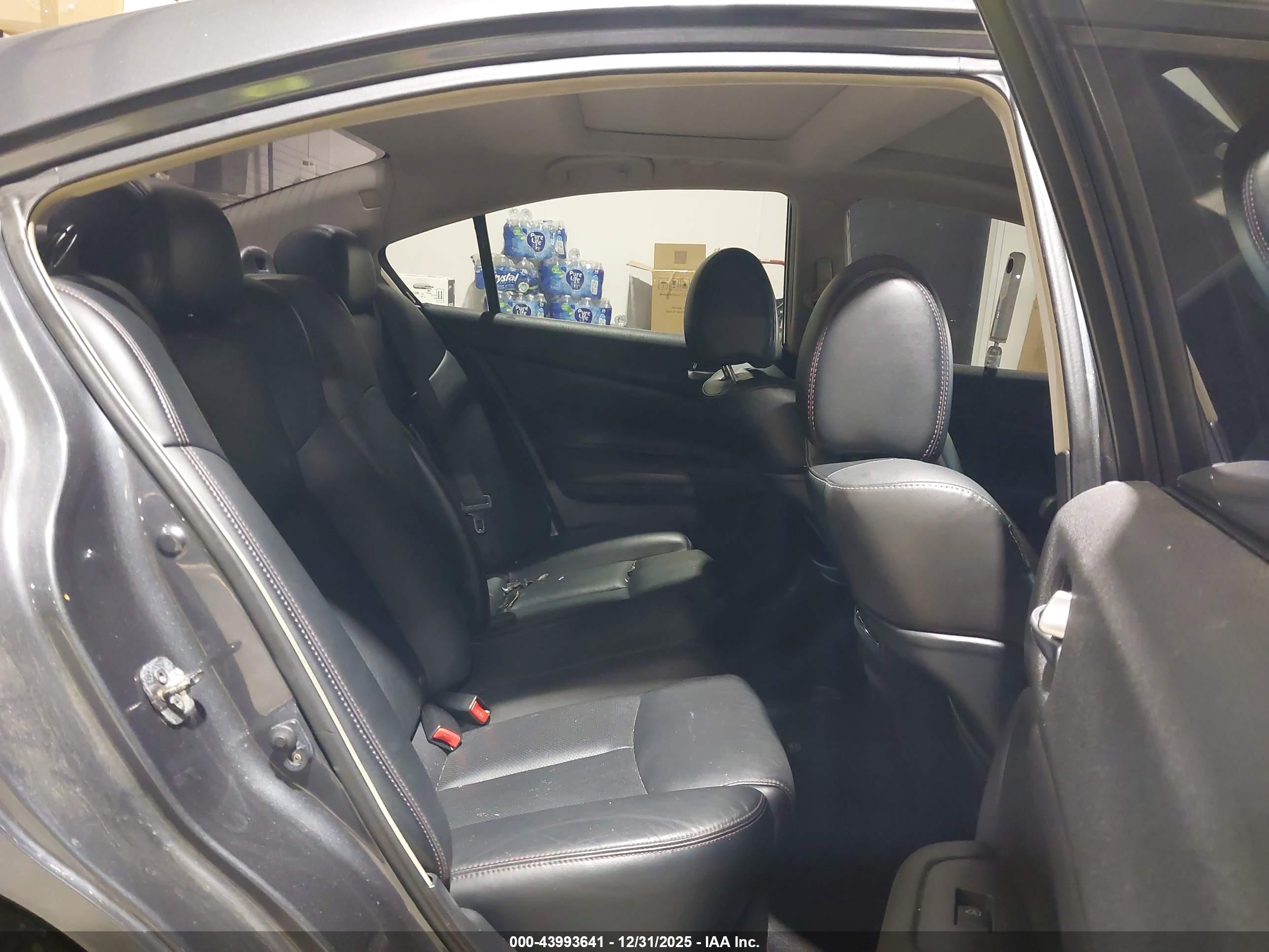 NISSAN MAXIMA image 8