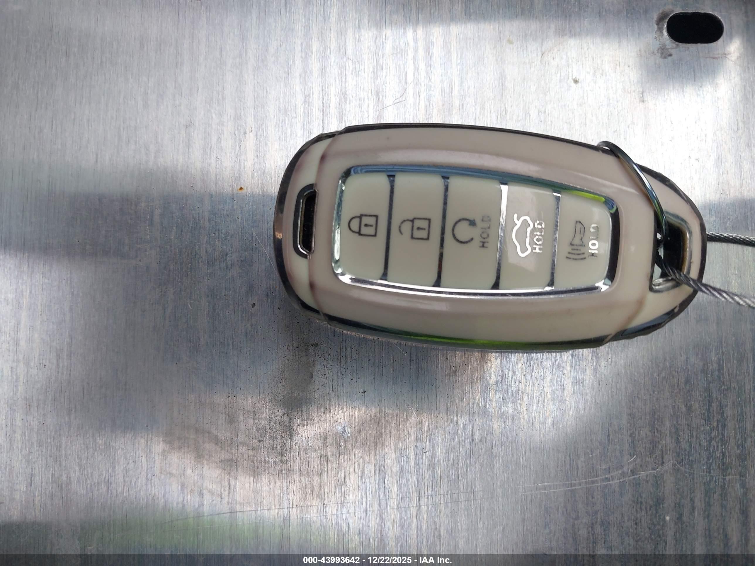 HYUNDAI ELANTRA image 11