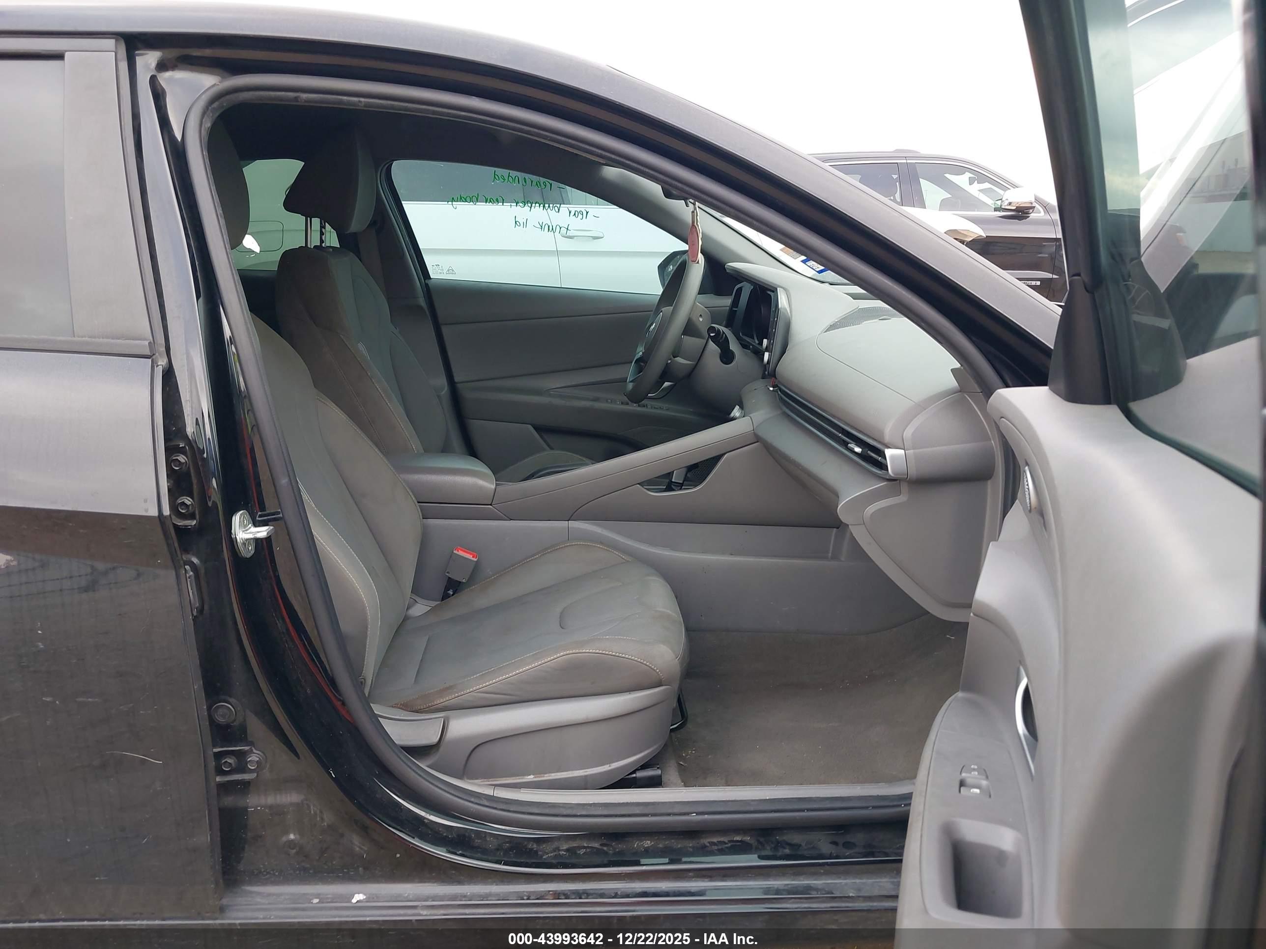 HYUNDAI ELANTRA image 5