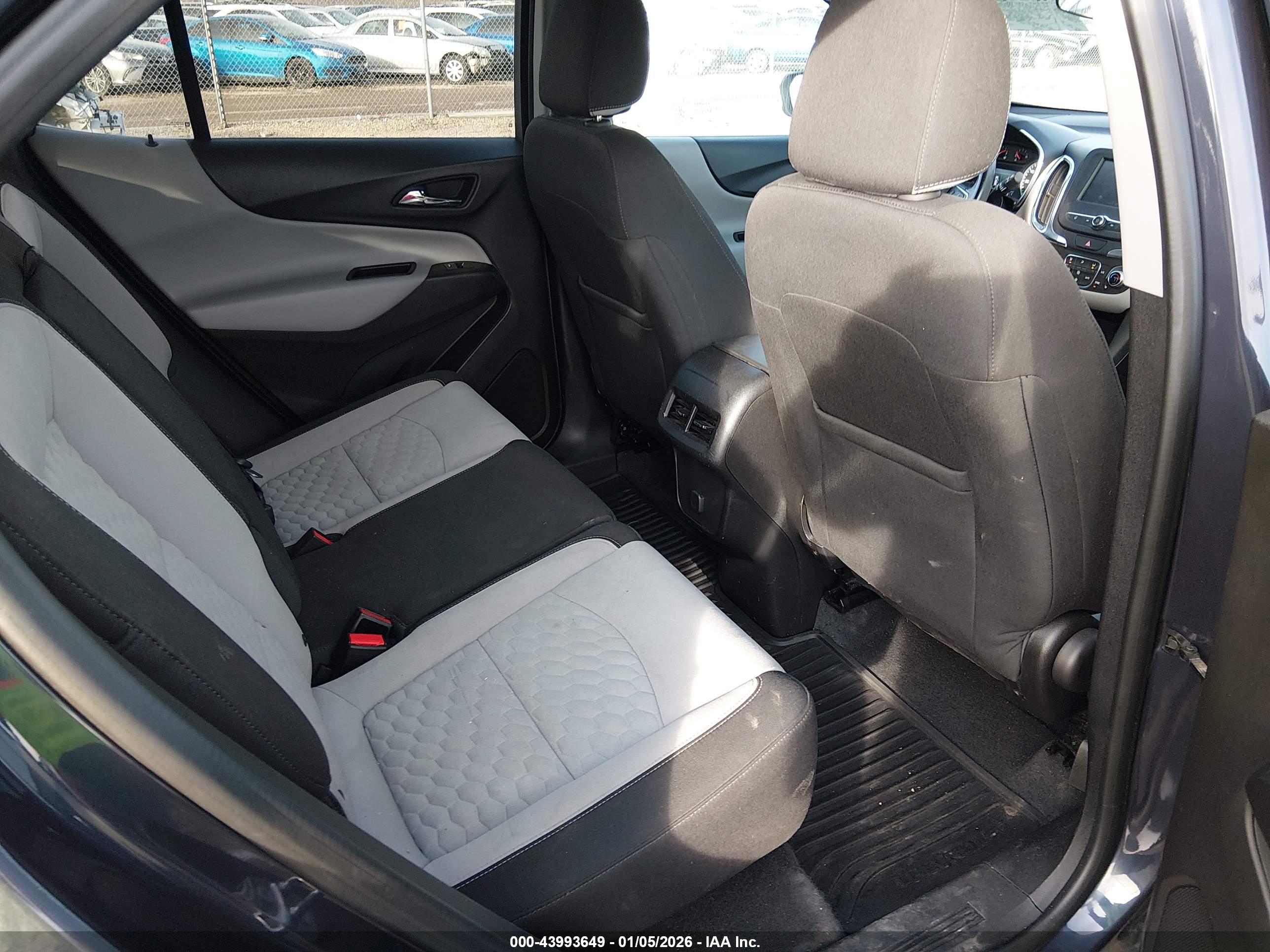 CHEVROLET EQUINOX image 8