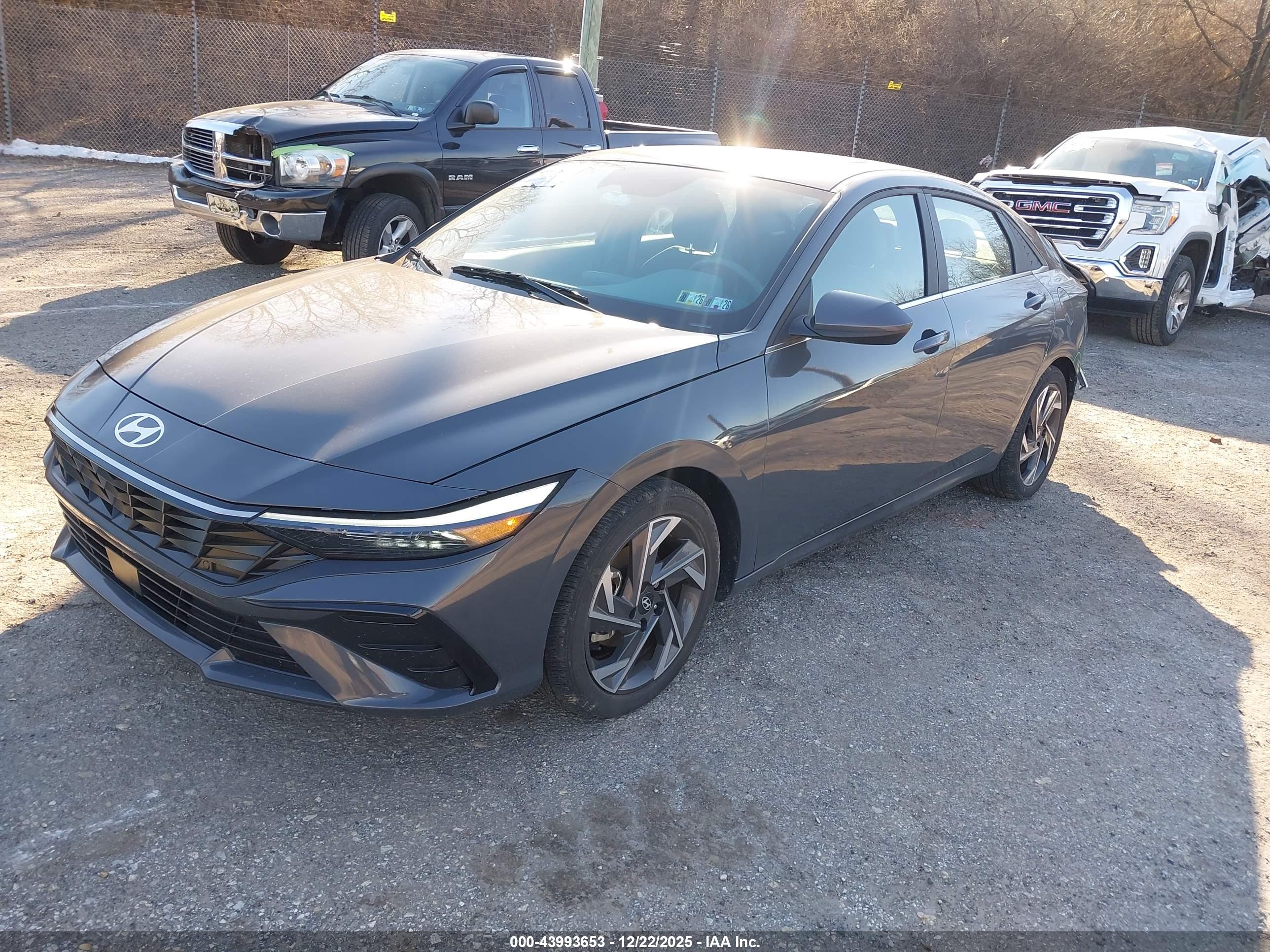 HYUNDAI ELANTRA image 2