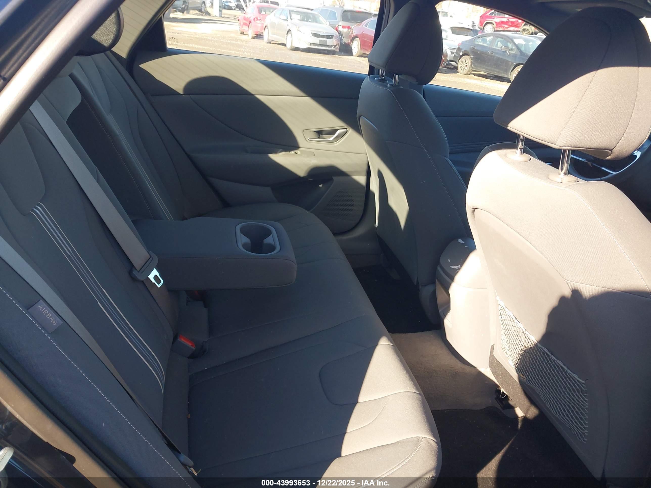 HYUNDAI ELANTRA image 8