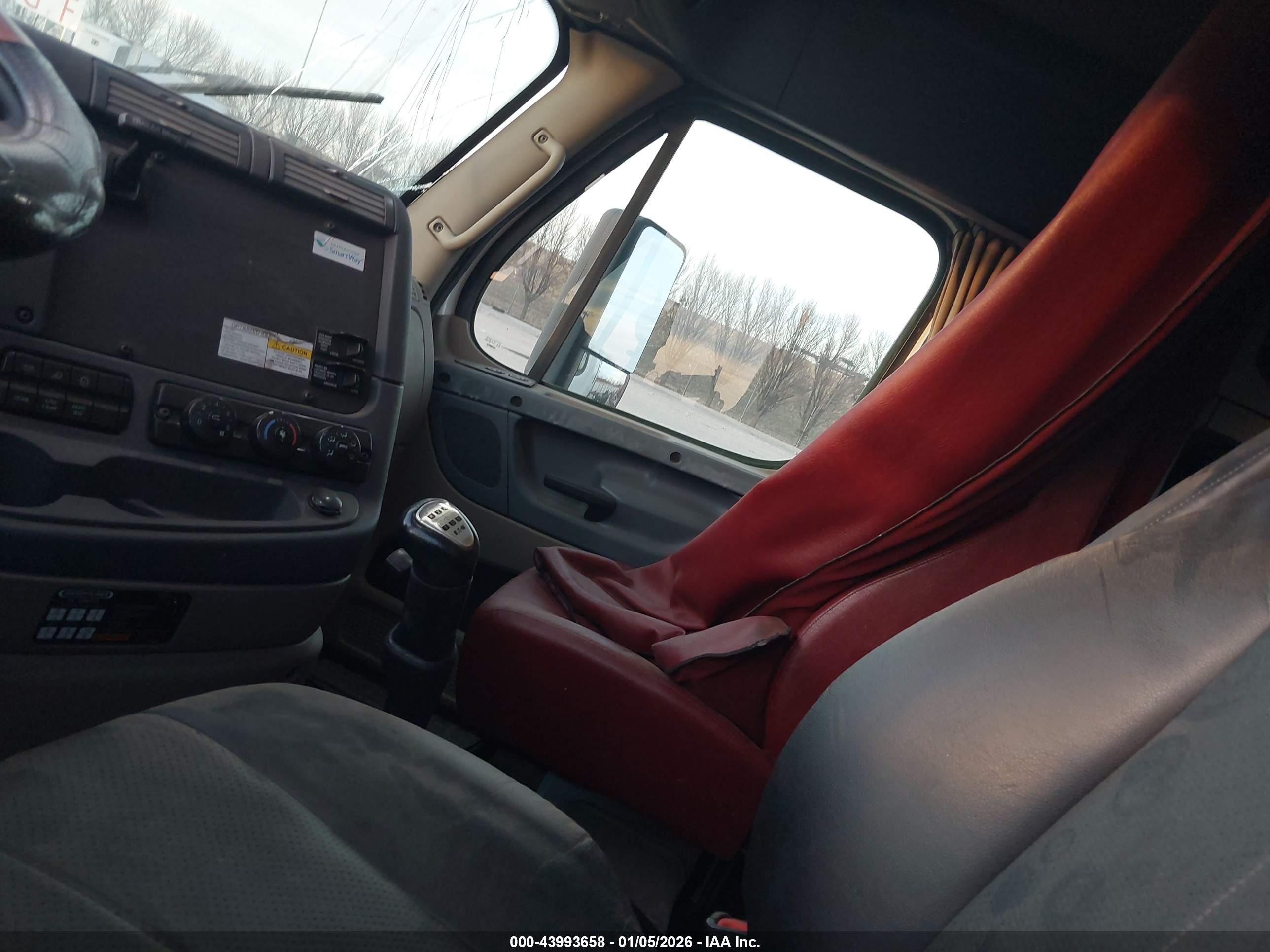 FREIGHTLINER CASCADIA image 11