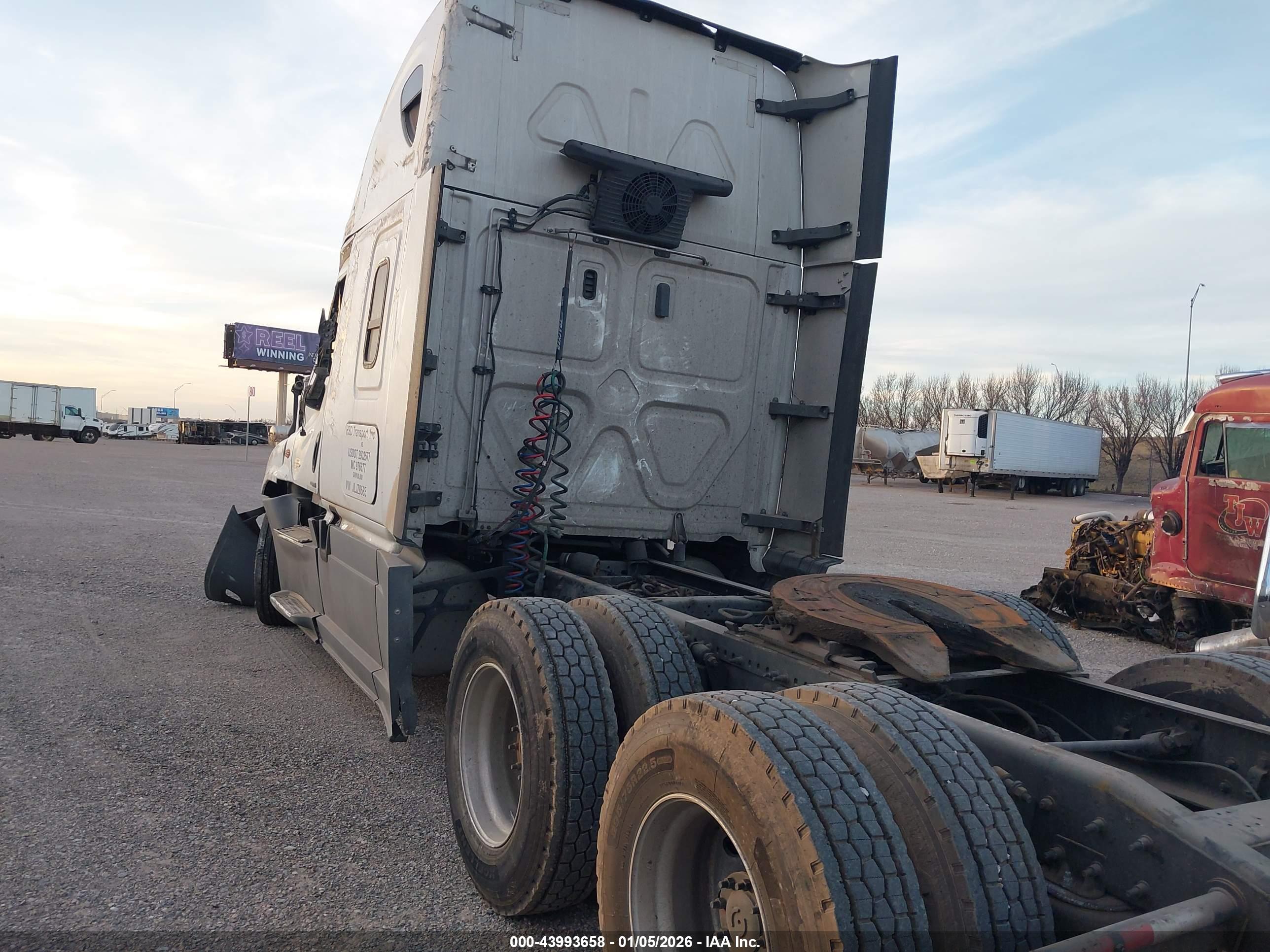 FREIGHTLINER CASCADIA image 3