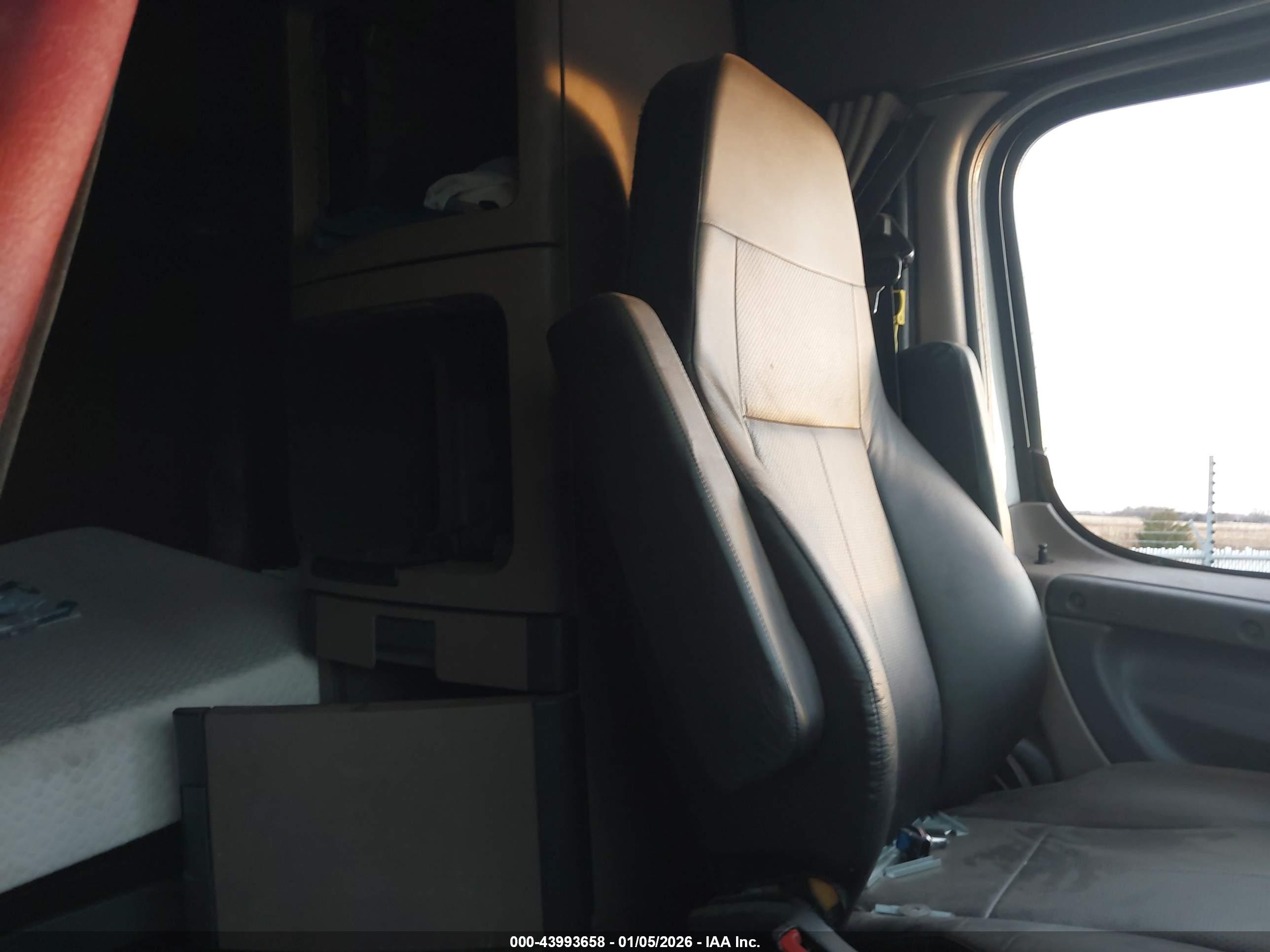 FREIGHTLINER CASCADIA image 5