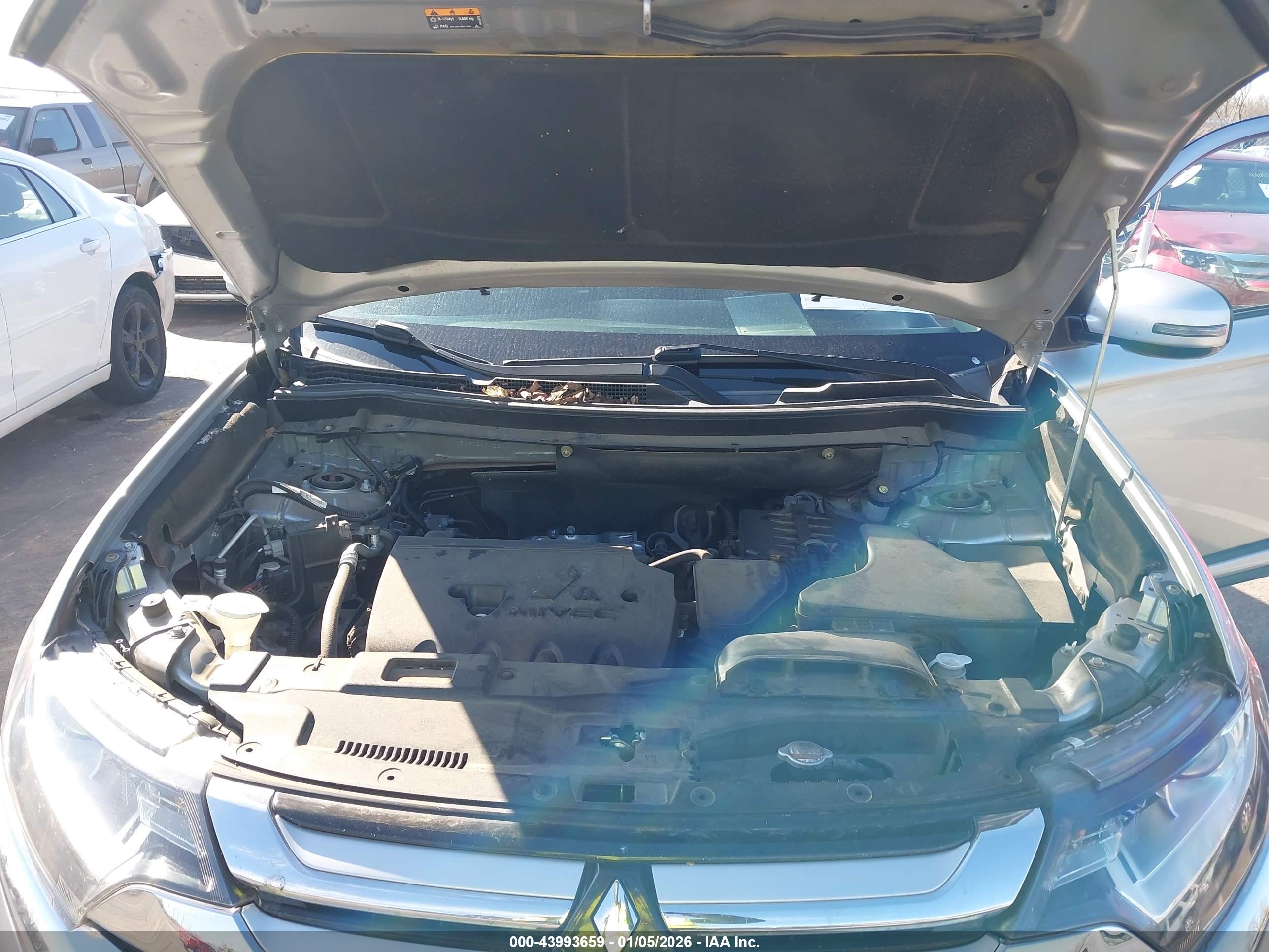 MITSUBISHI OUTLANDER image 10