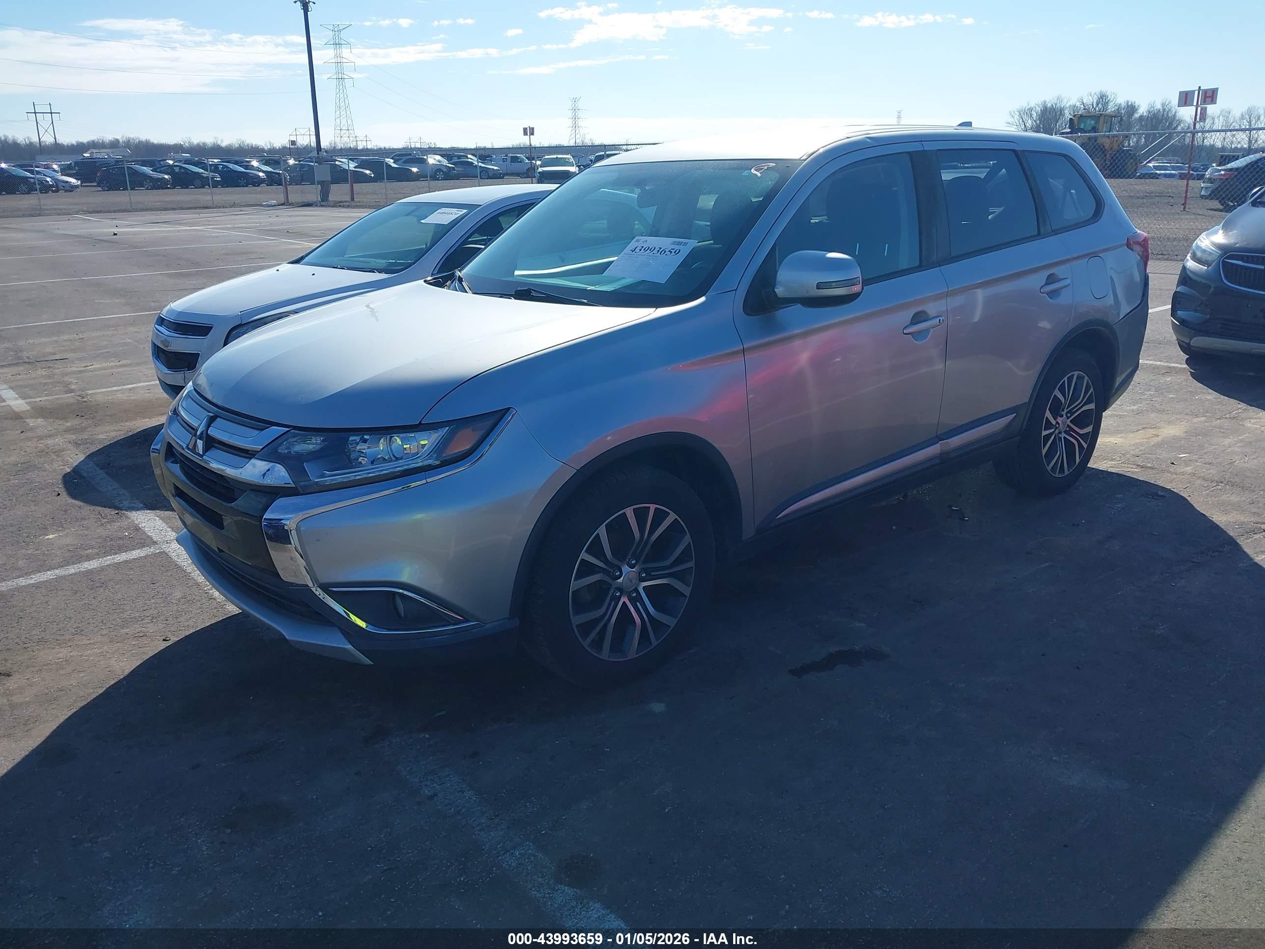 MITSUBISHI OUTLANDER image 2