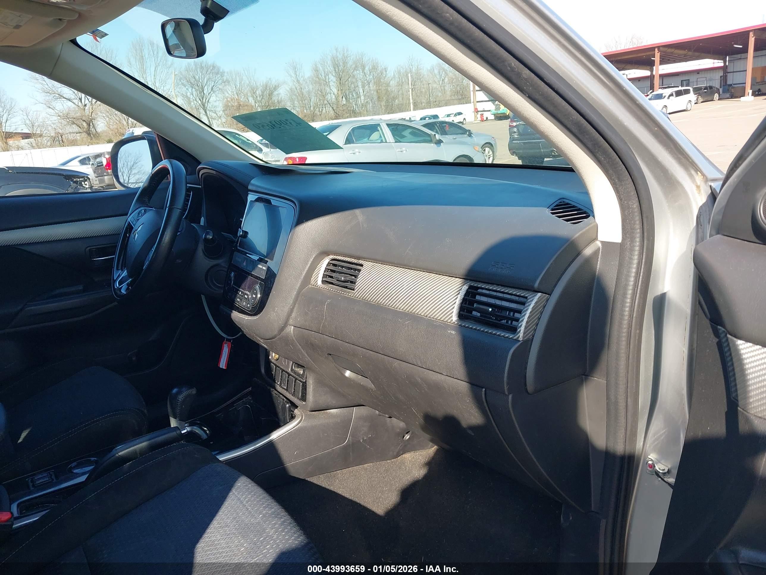 MITSUBISHI OUTLANDER image 5