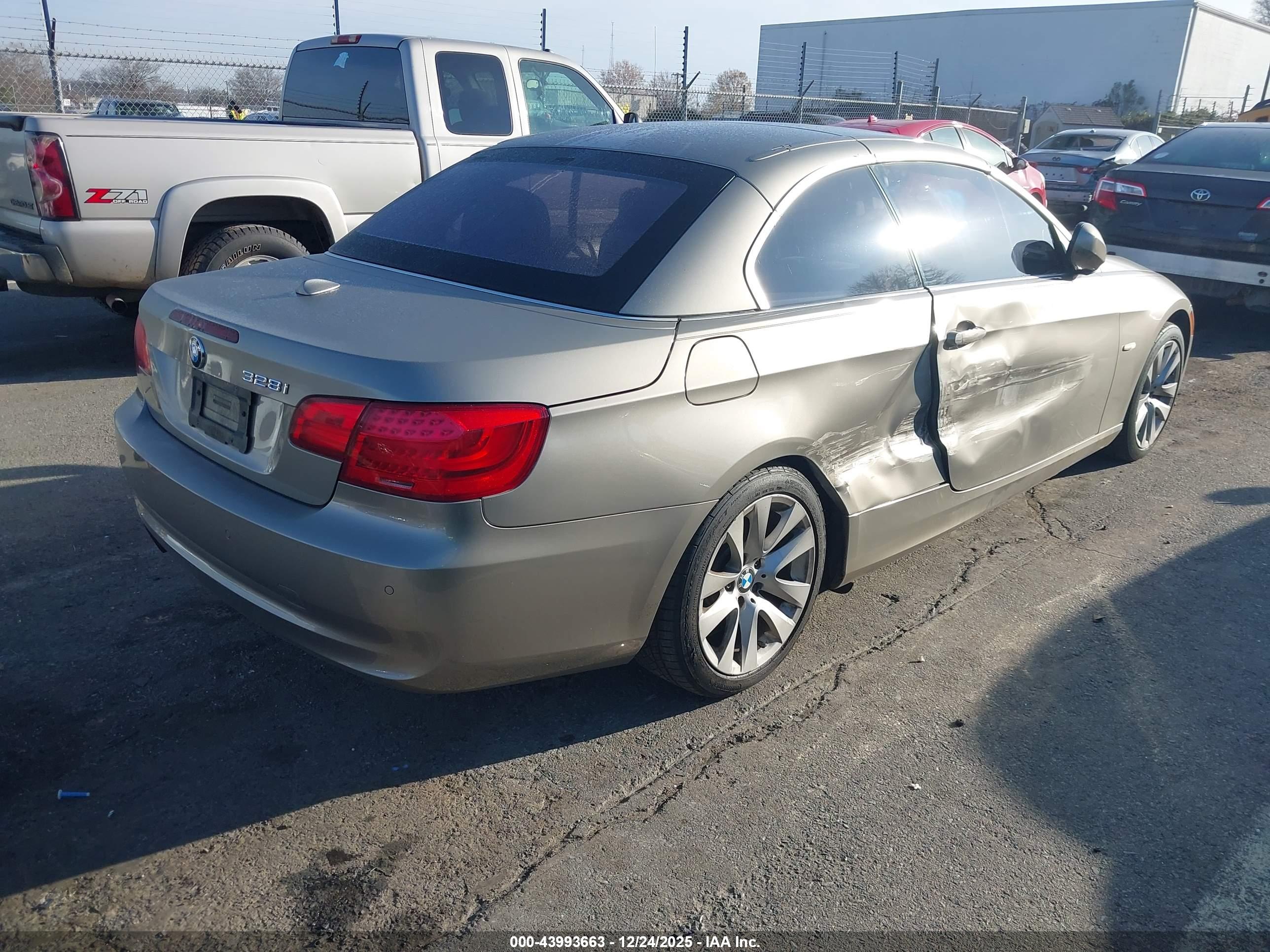 BMW 328I image 4