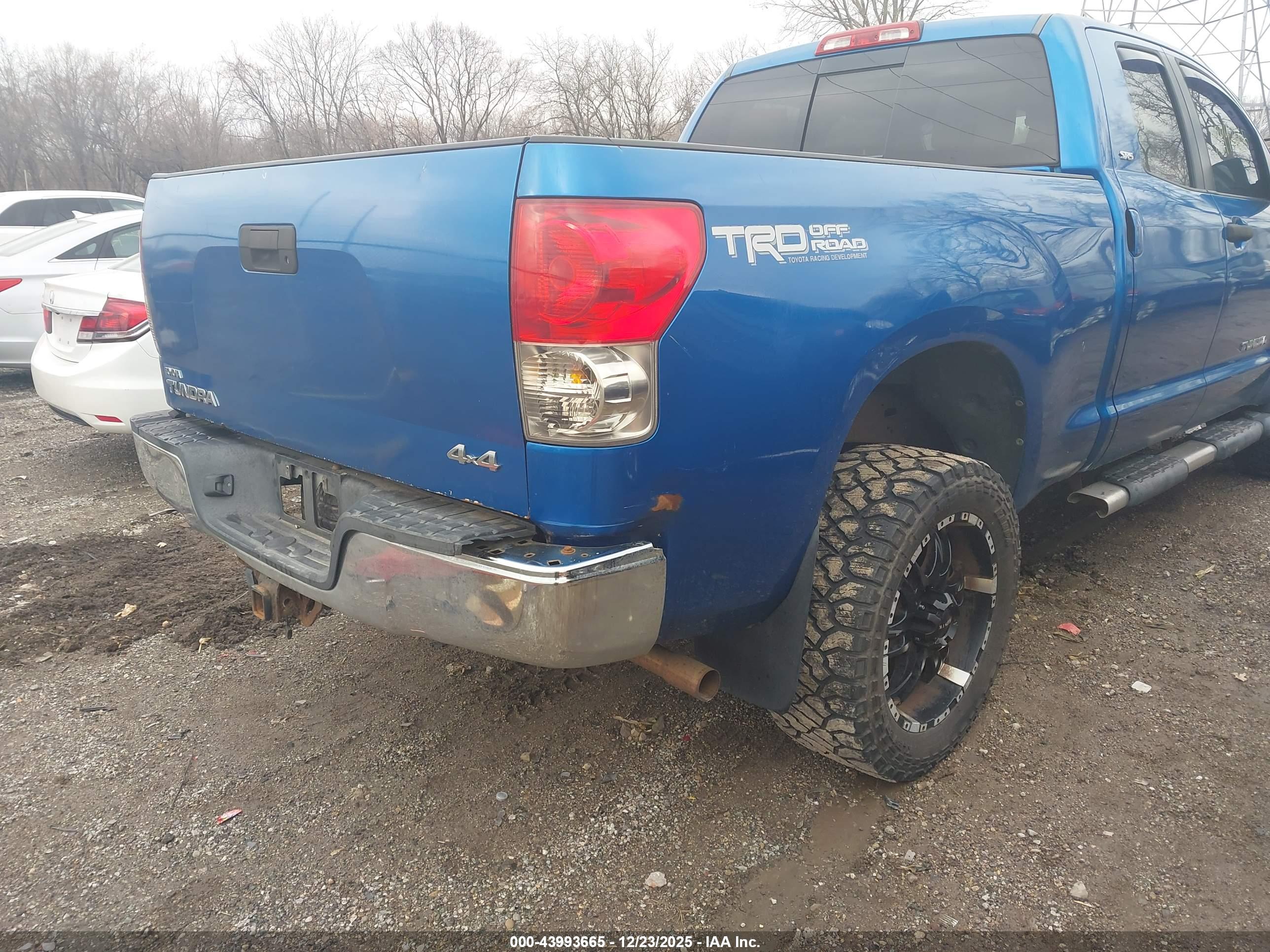TOYOTA TUNDRA image 6