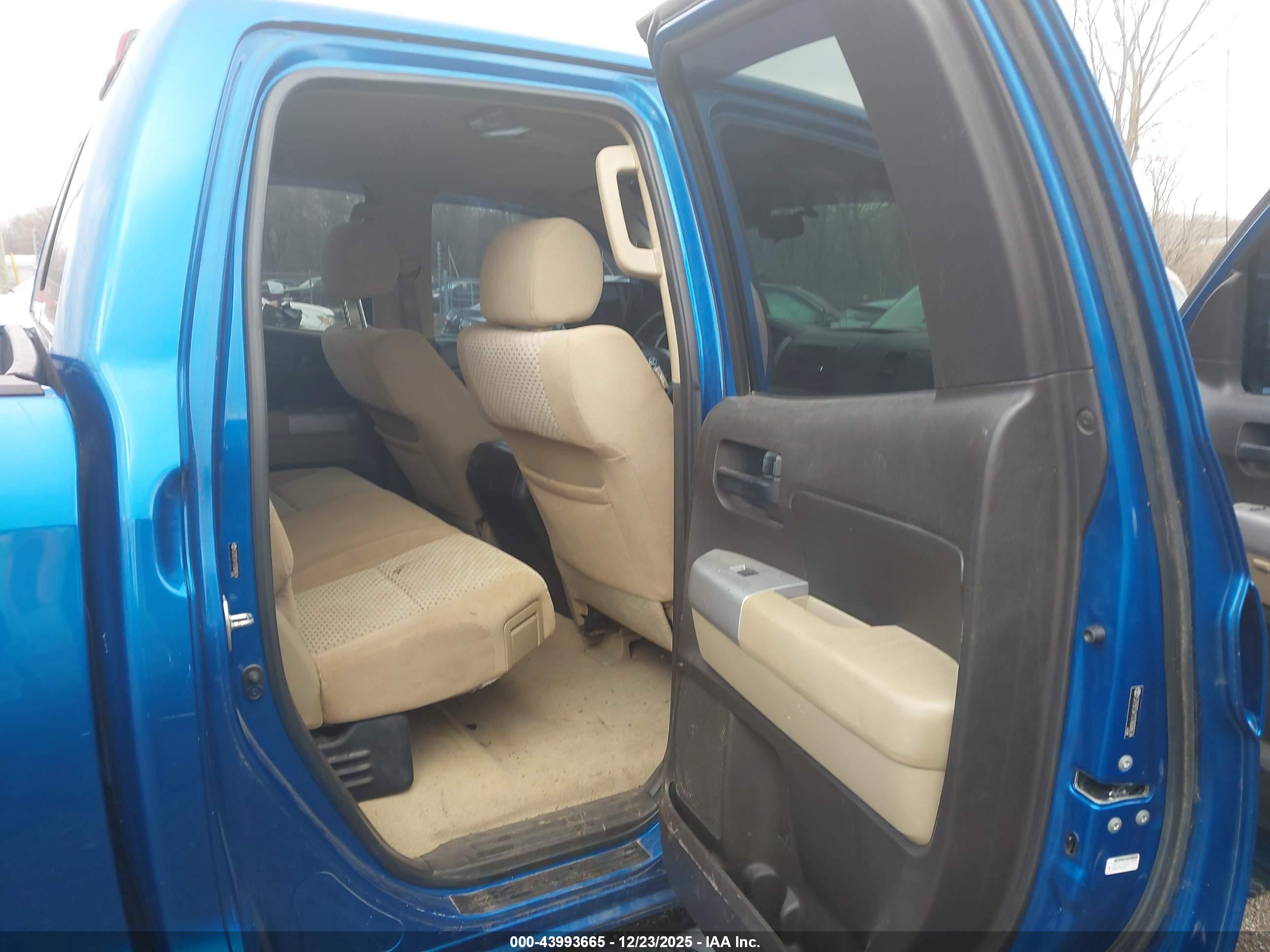 TOYOTA TUNDRA image 8