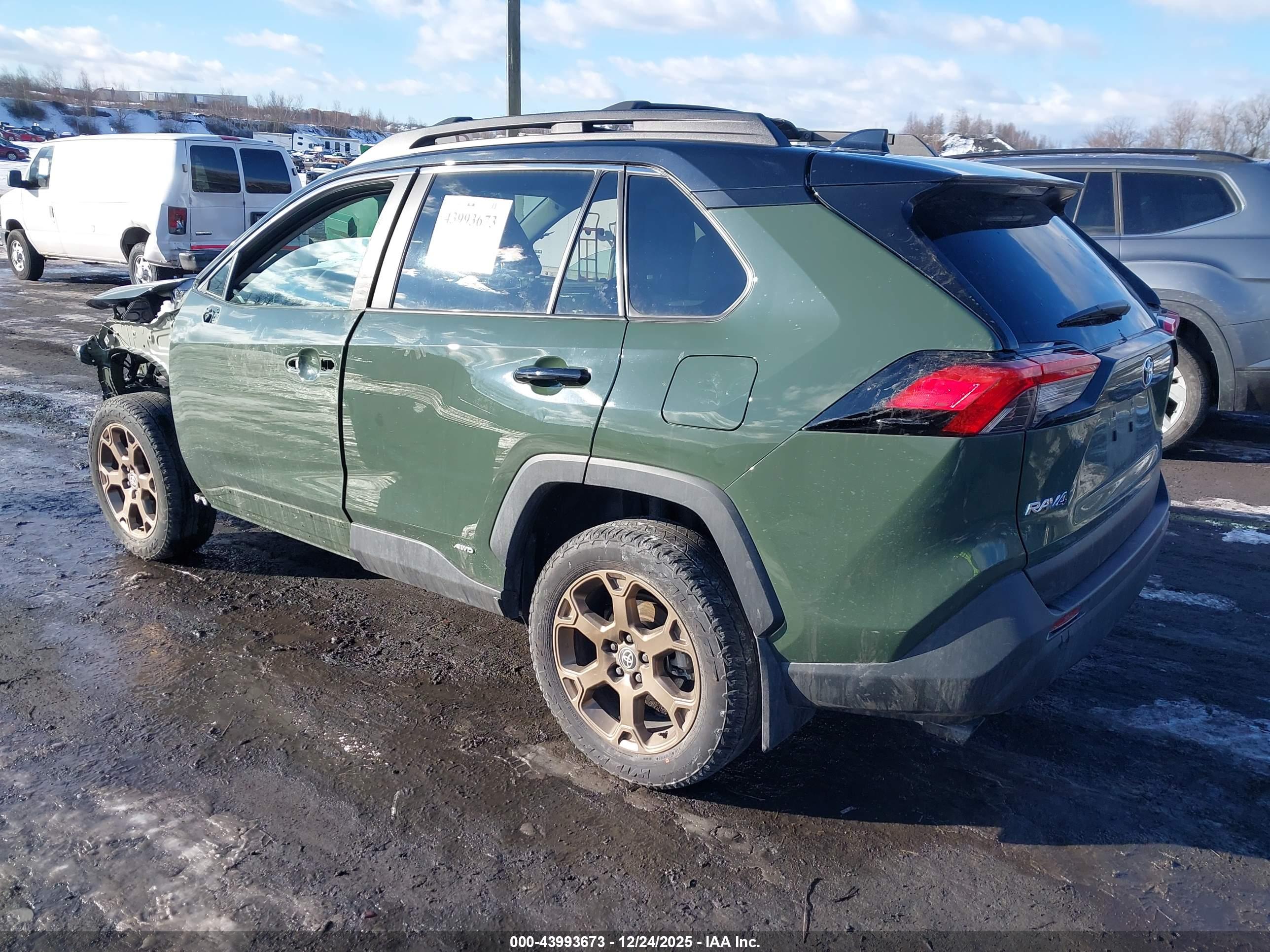 TOYOTA RAV4 image 3