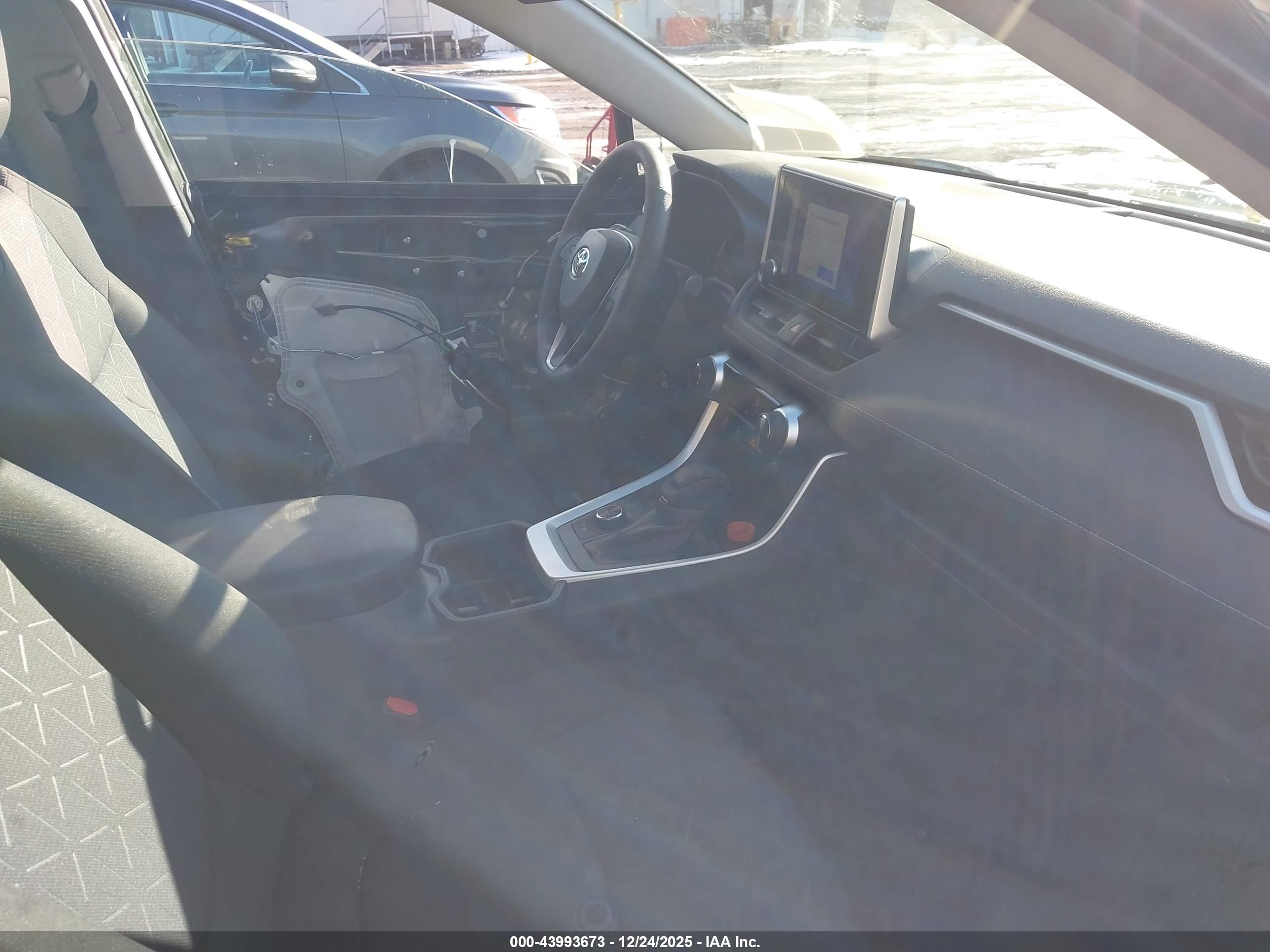 TOYOTA RAV4 image 5