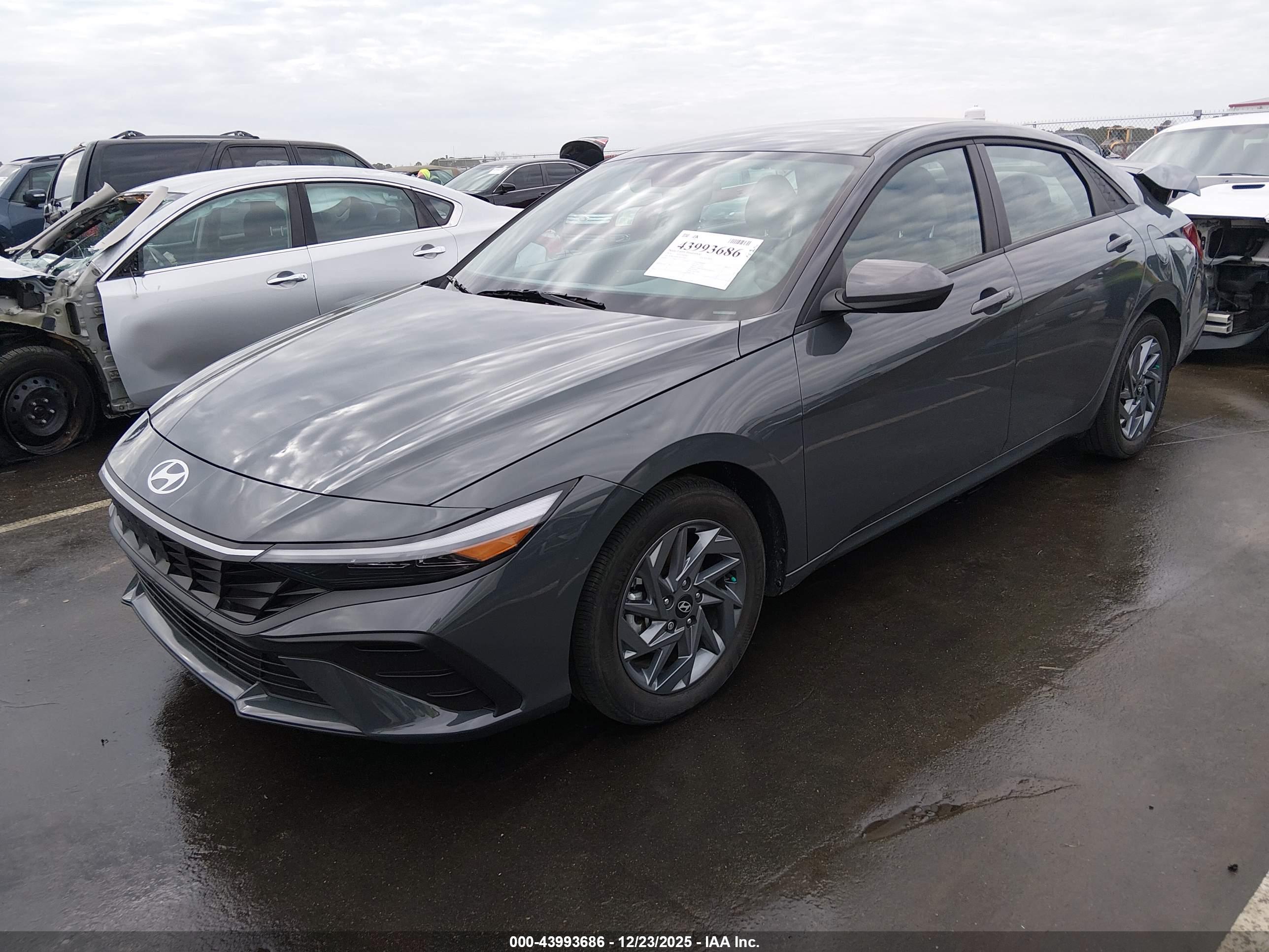 HYUNDAI ELANTRA image 2