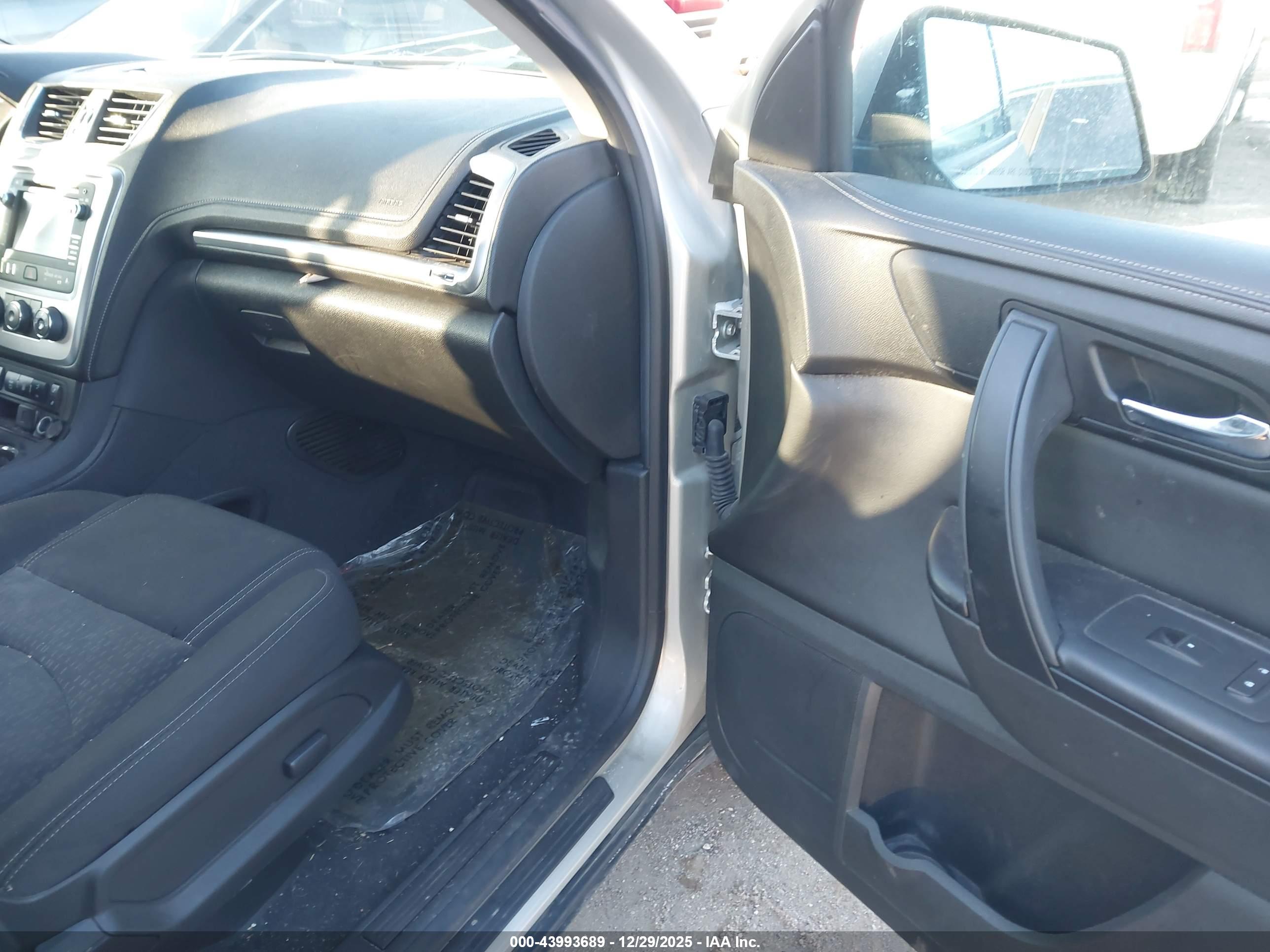 GMC ACADIA image 5