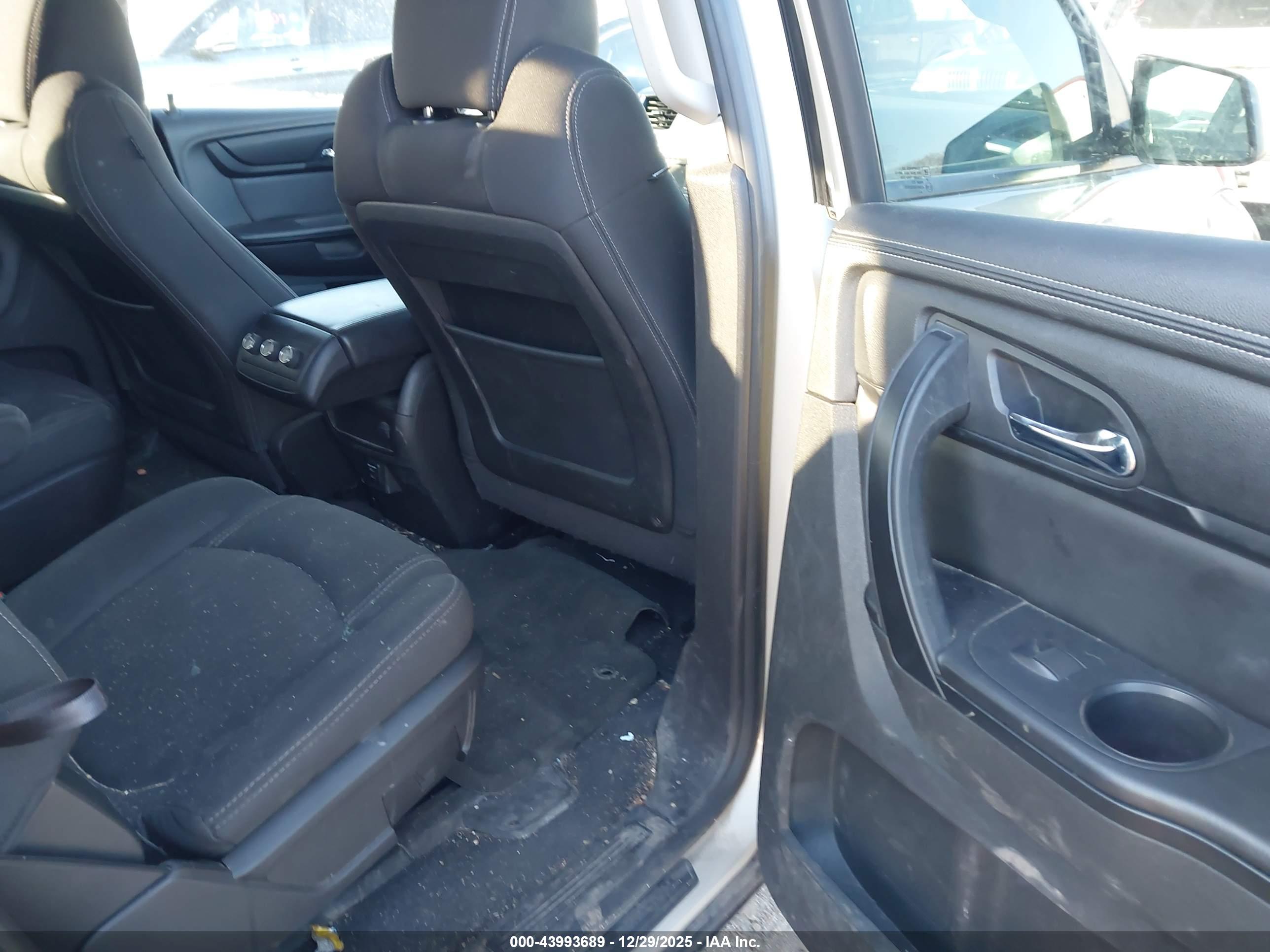 GMC ACADIA image 8