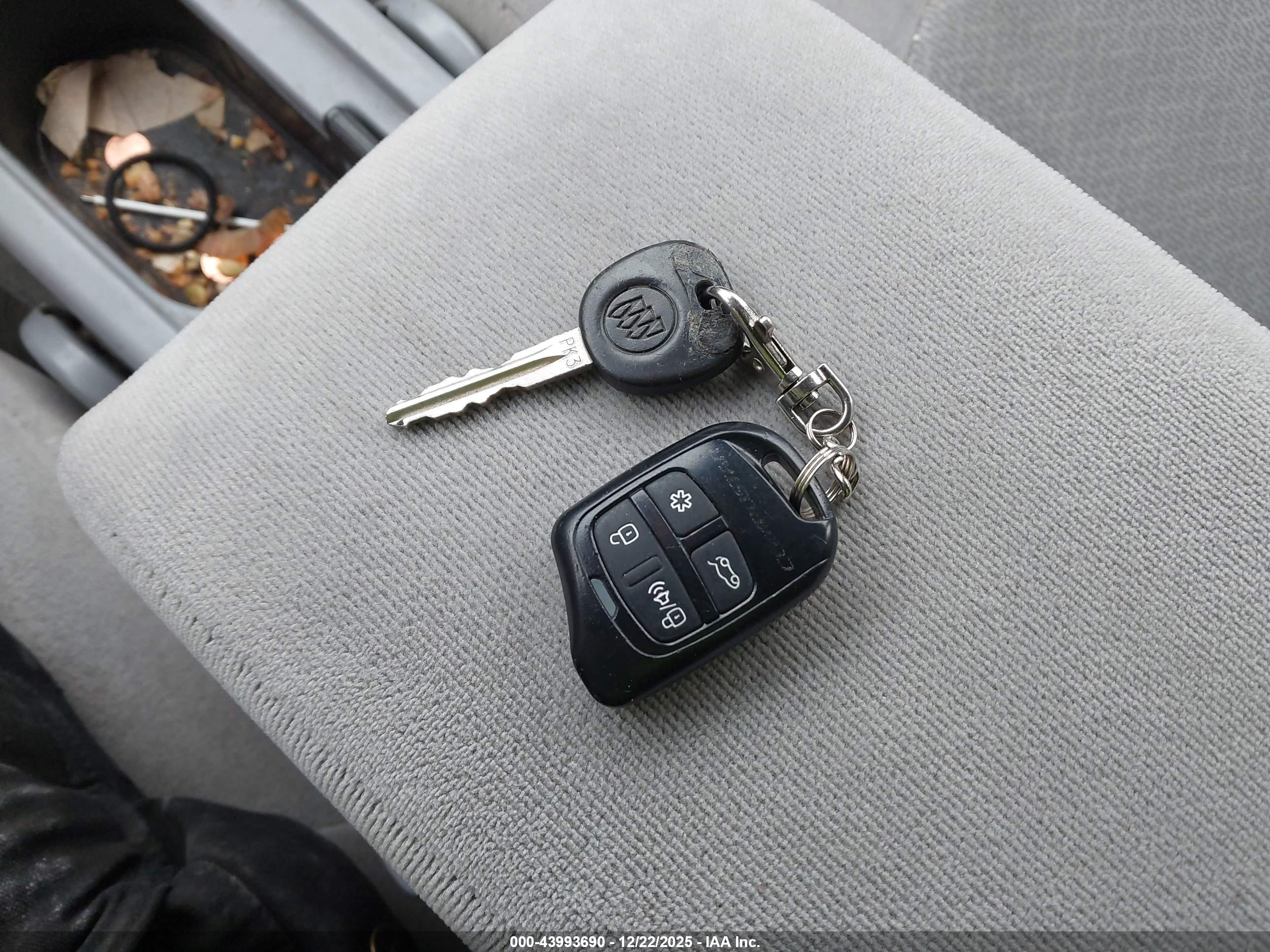 BUICK LACROSSE image 11