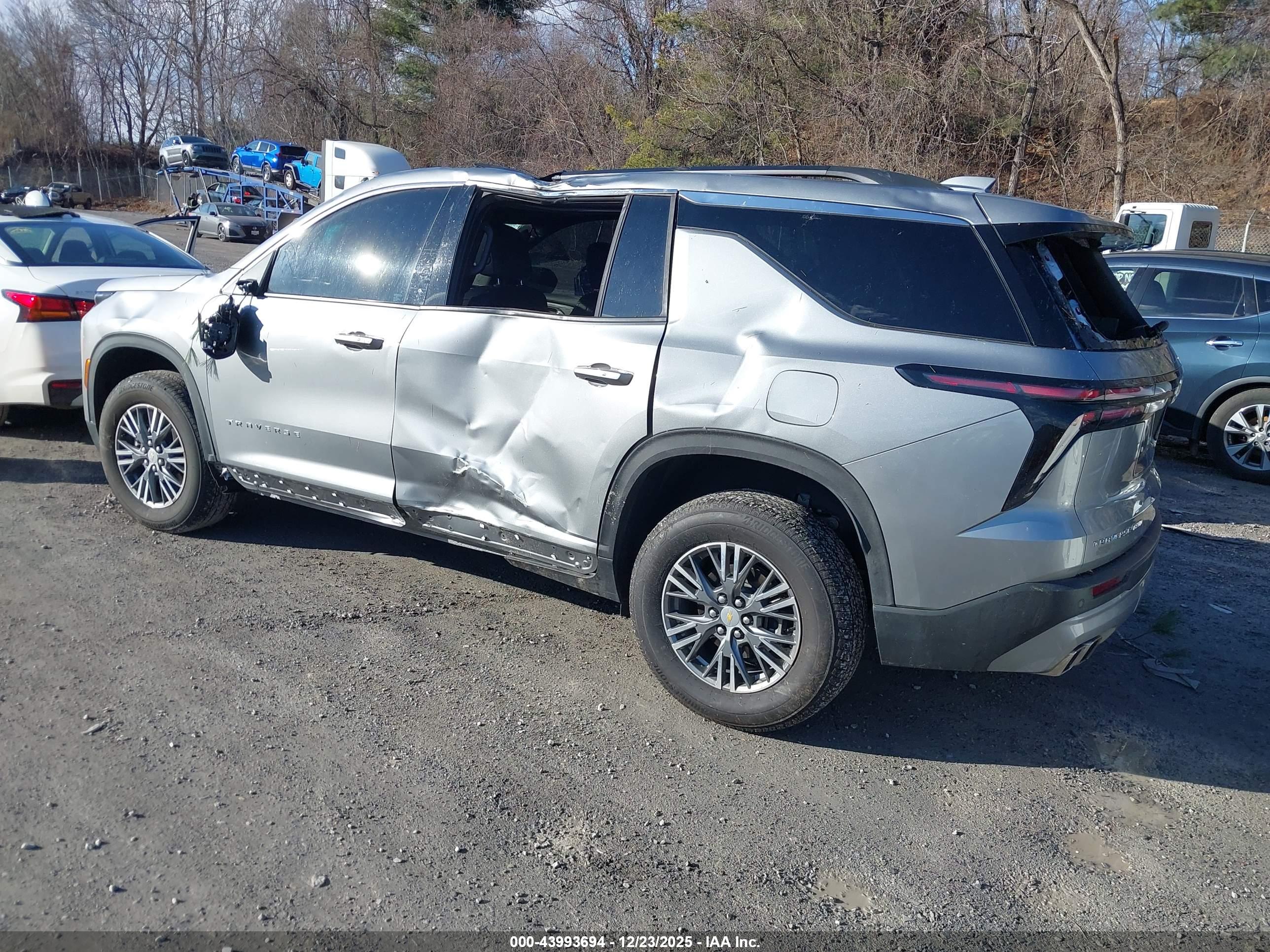 CHEVROLET TRAVERSE image 3