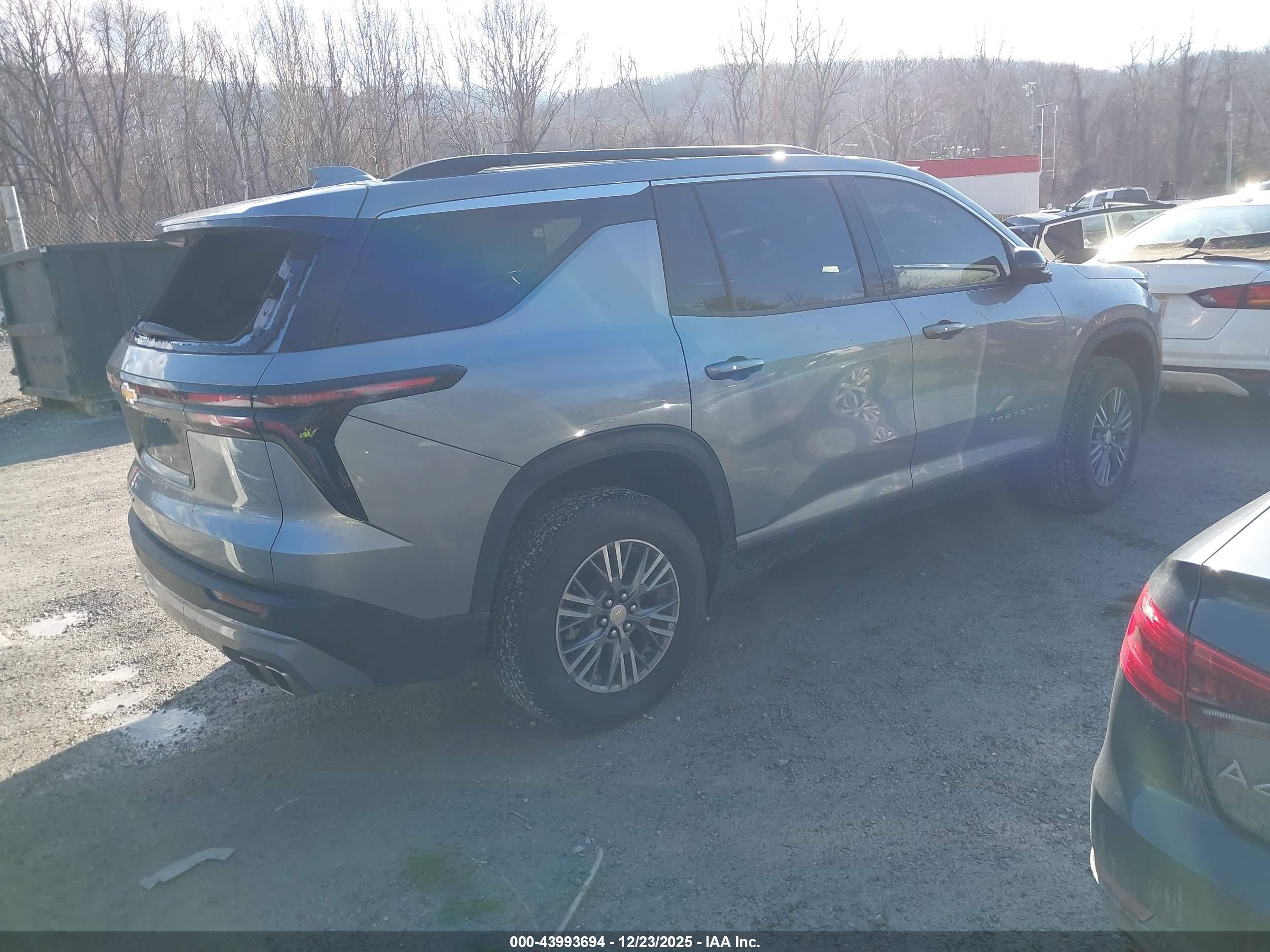 CHEVROLET TRAVERSE image 4