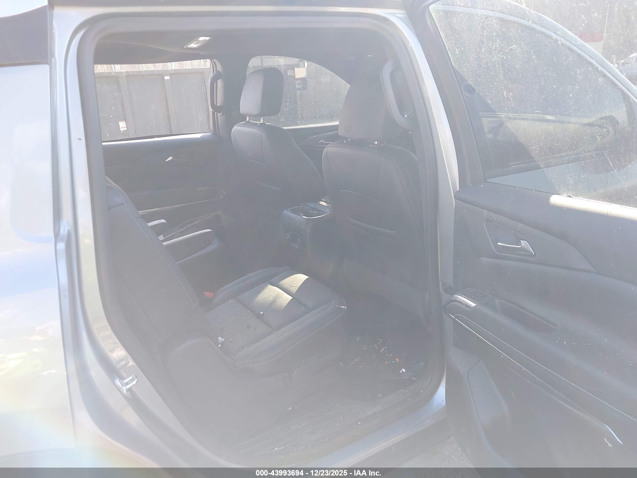 CHEVROLET TRAVERSE image 8