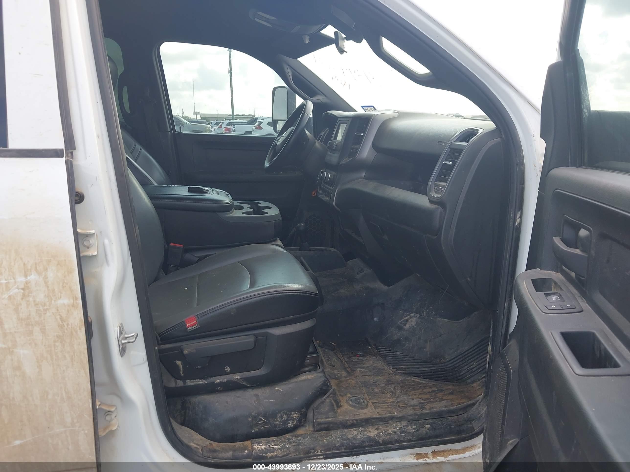 RAM 2500 image 5