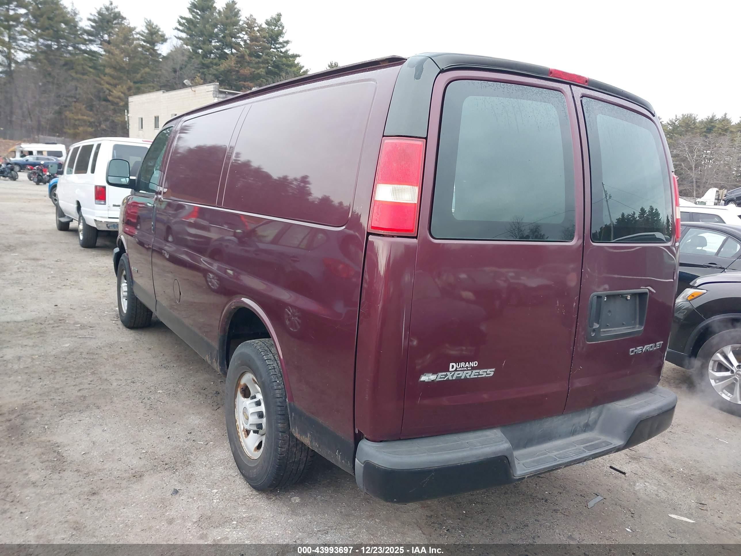 CHEVROLET EXPRESS image 3