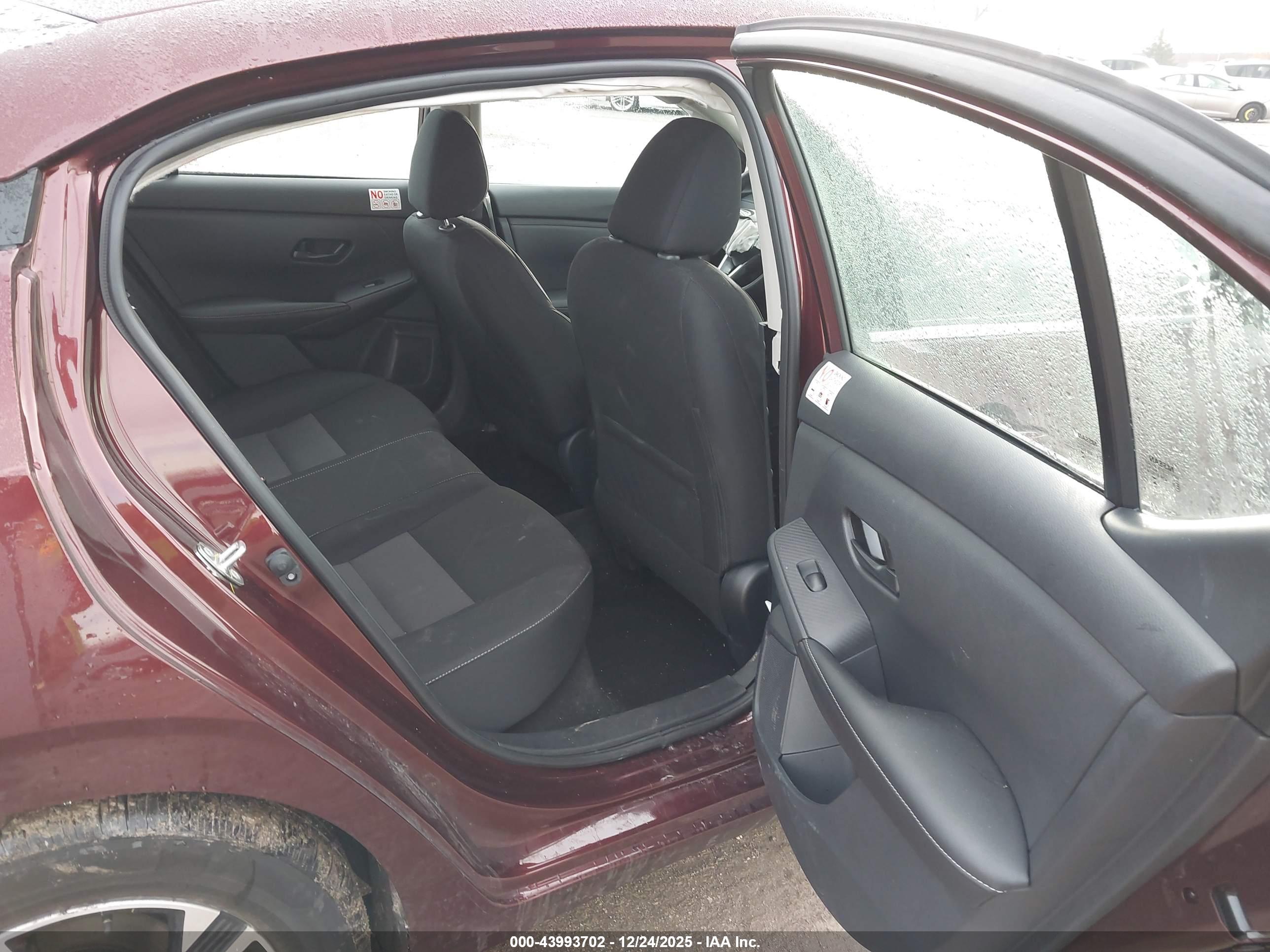 NISSAN SENTRA image 8