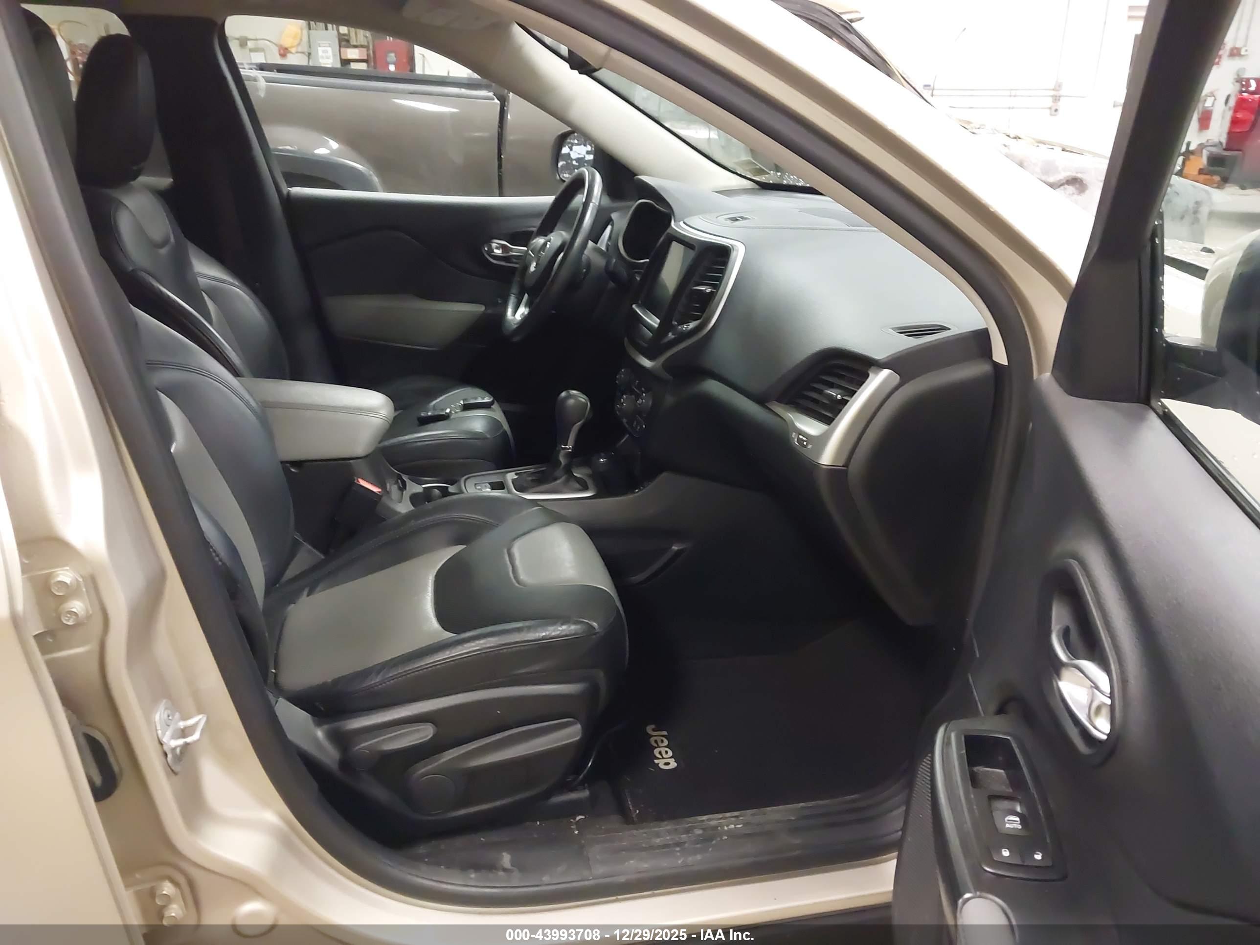 JEEP CHEROKEE image 5