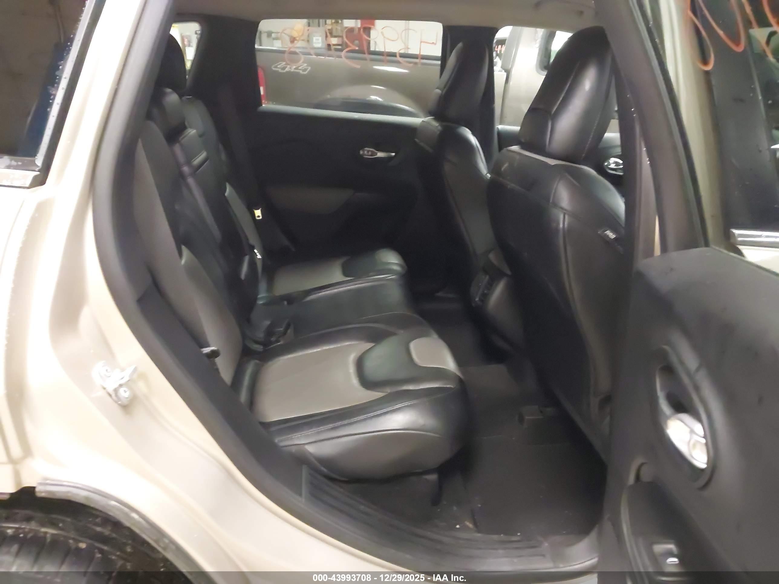 JEEP CHEROKEE image 8