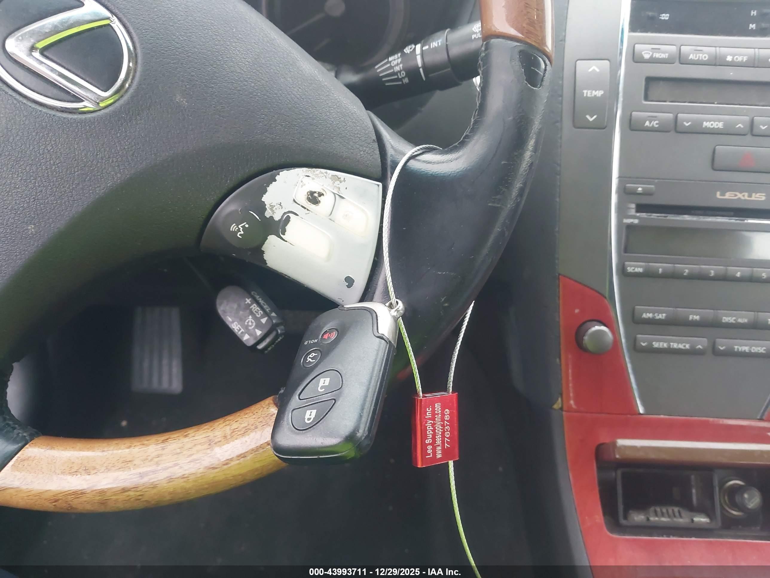LEXUS ES image 11